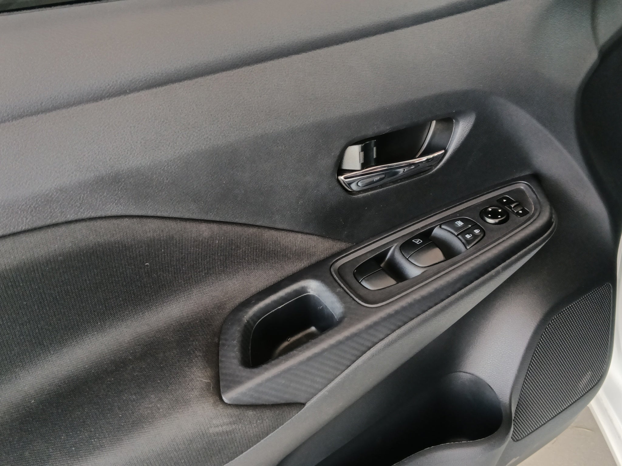 2024 Nissan Versa 4 pts. Advance, CVT, a/ac; f. niebla, RA-16