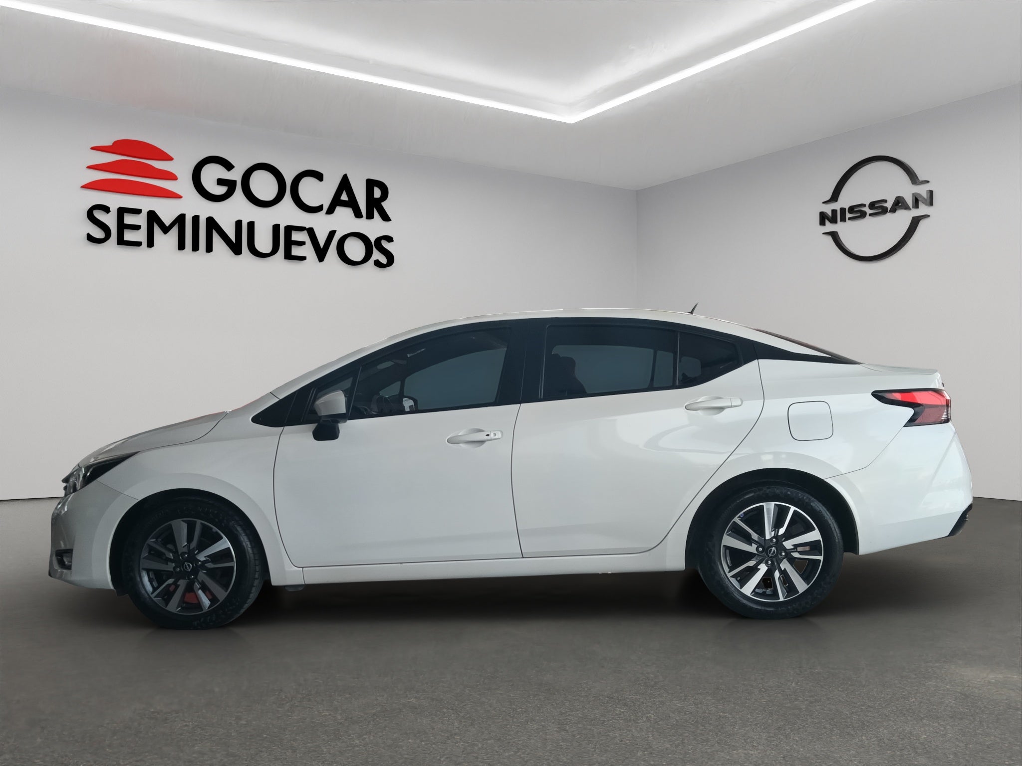 2024 Nissan Versa 4 pts. Advance, CVT, a/ac; f. niebla, RA-16