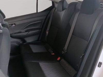 2024 Nissan Versa 4 pts. Advance, CVT, a/ac; f. niebla, RA-16