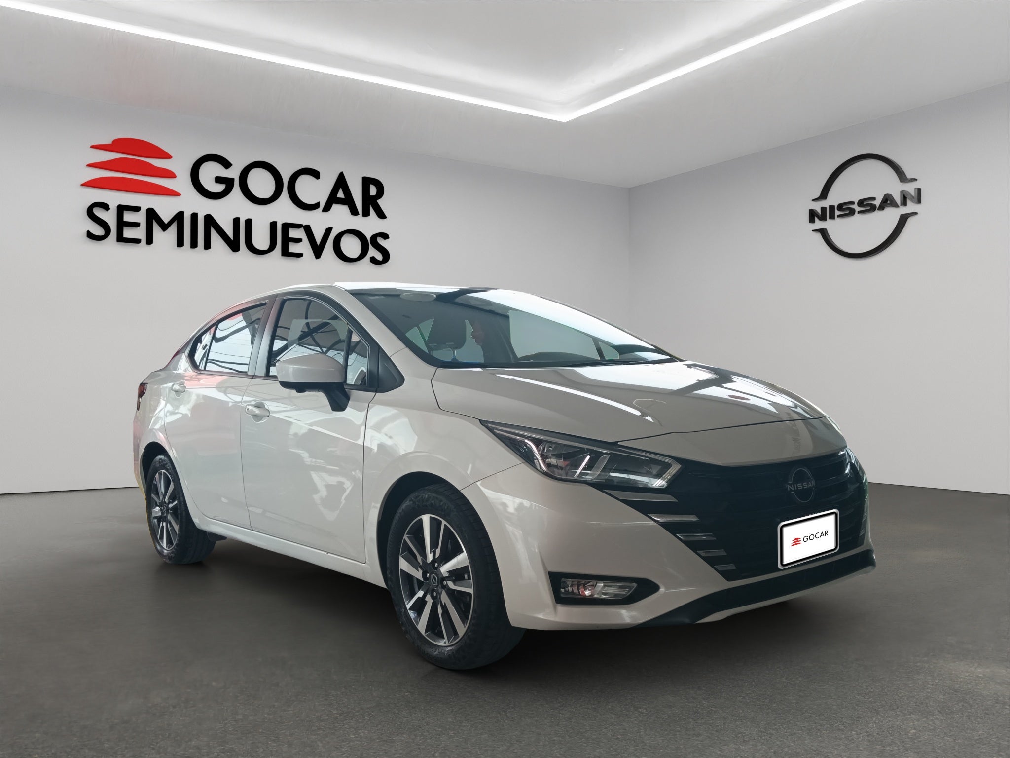 2024 Nissan Versa 4 pts. Advance, CVT, a/ac; f. niebla, RA-16