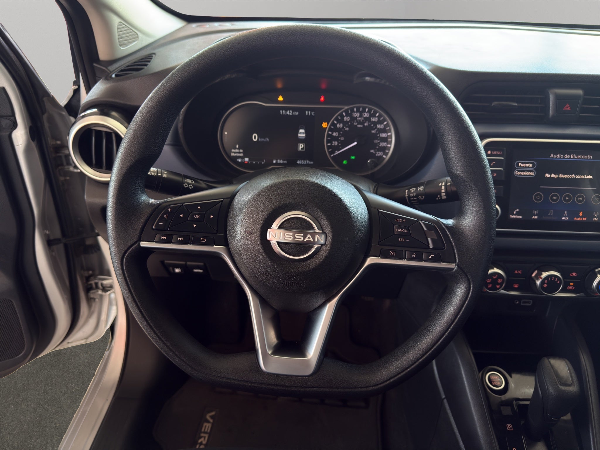 2023 Nissan Versa 4 pts. Advance, TM5, a/ac., f. niebla, RA-16 (cambio de línea)