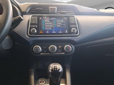 2023 Nissan Versa 4 pts. Advance, TM5, a/ac., f. niebla, RA-16 (cambio de línea)