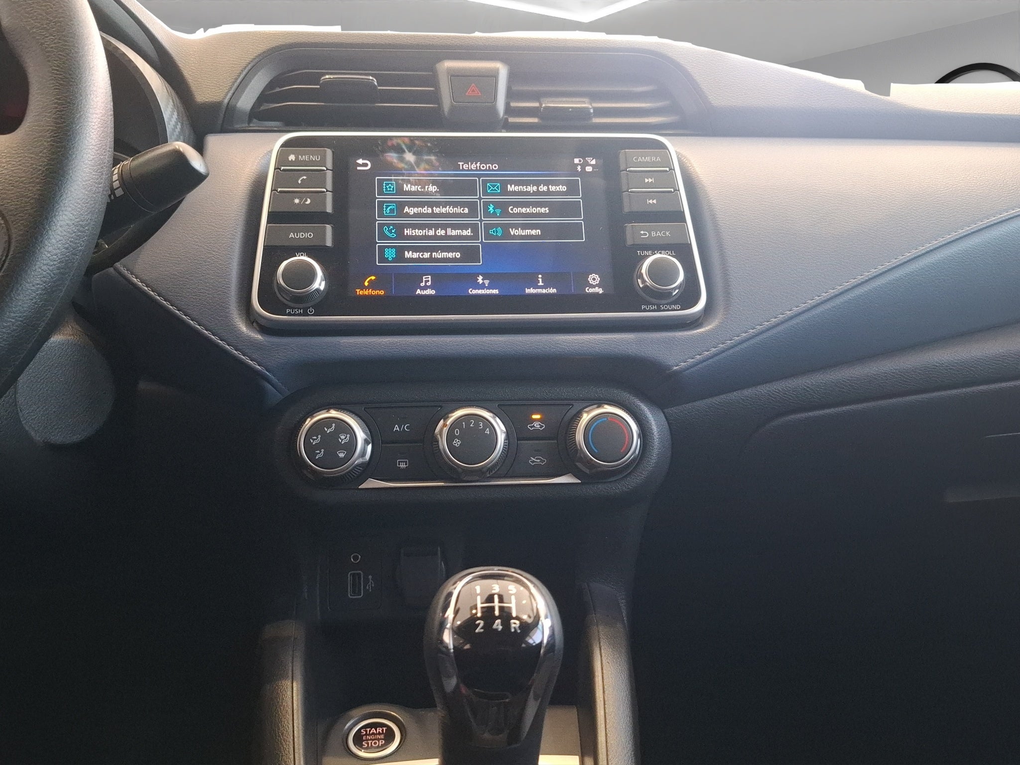 2023 Nissan Versa 4 pts. Advance, TM5, a/ac., f. niebla, RA-16 (cambio de línea)