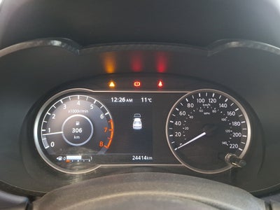 2023 Nissan Versa 4 pts. Advance, TM5, a/ac., f. niebla, RA-16 (cambio de línea)