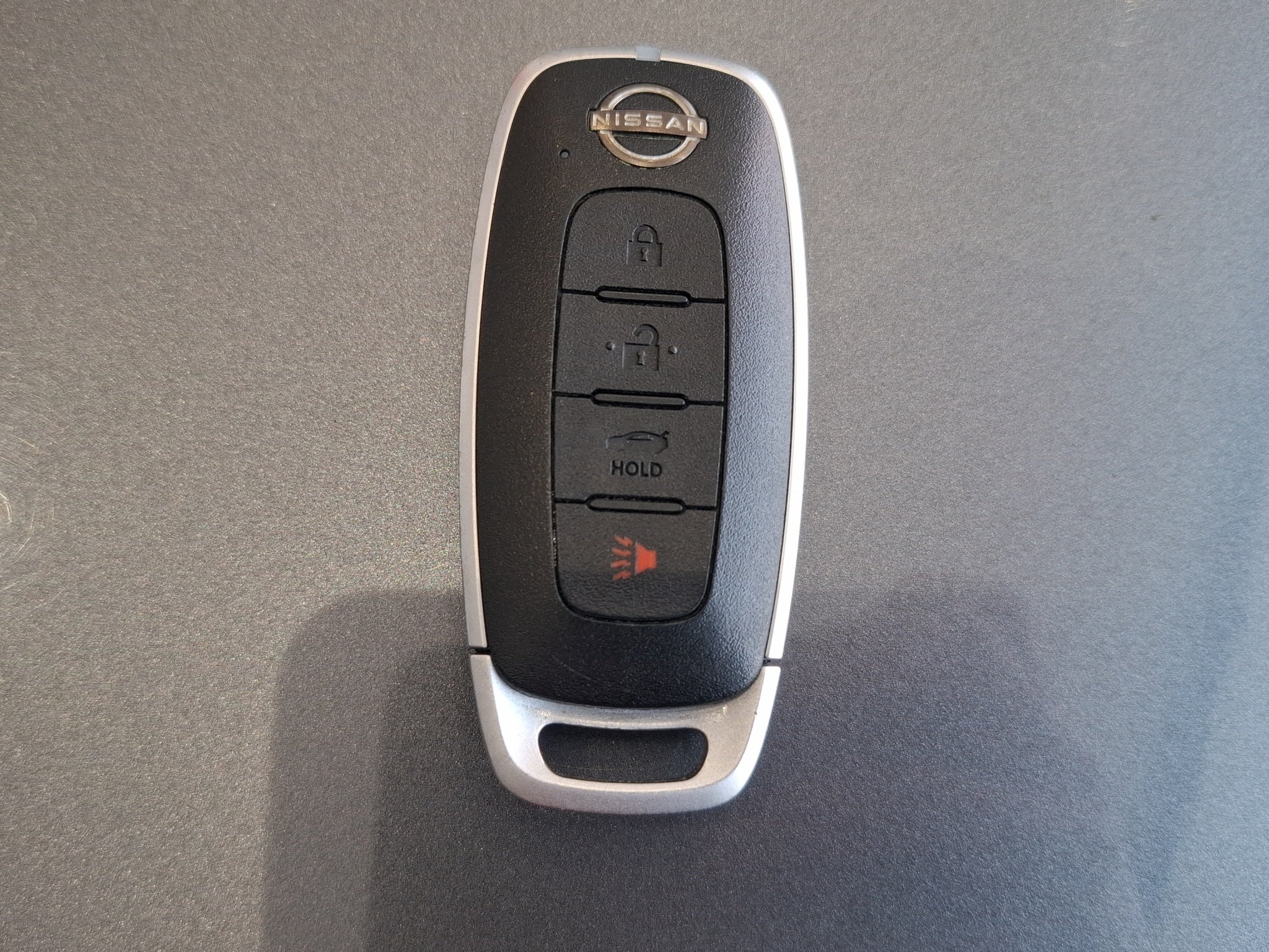 2023 Nissan Versa 4 pts. Advance, TM5, a/ac., f. niebla, RA-16 (cambio de línea)