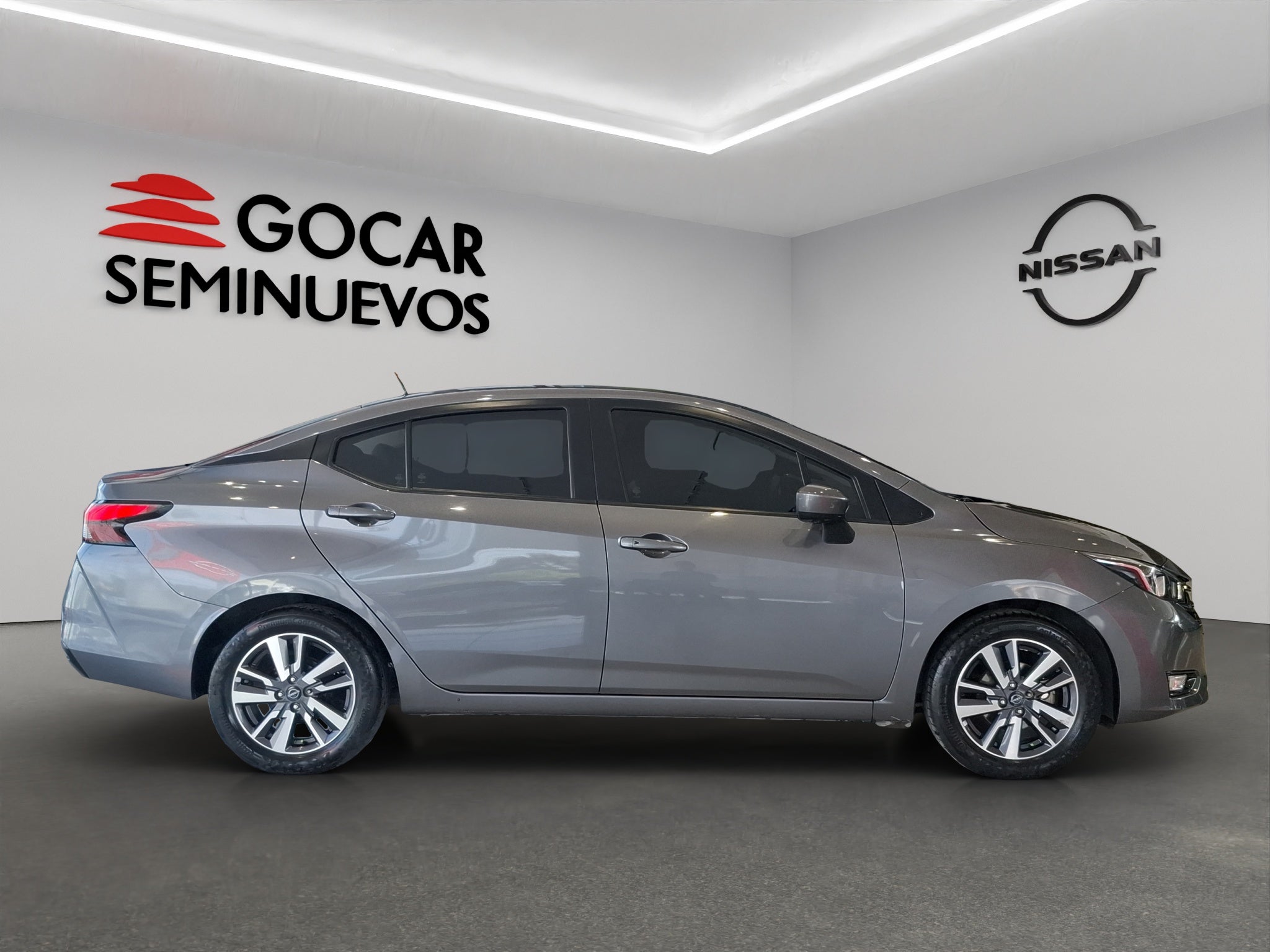 2023 Nissan Versa 4 pts. Advance, TM5, a/ac., f. niebla, RA-16 (cambio de línea)