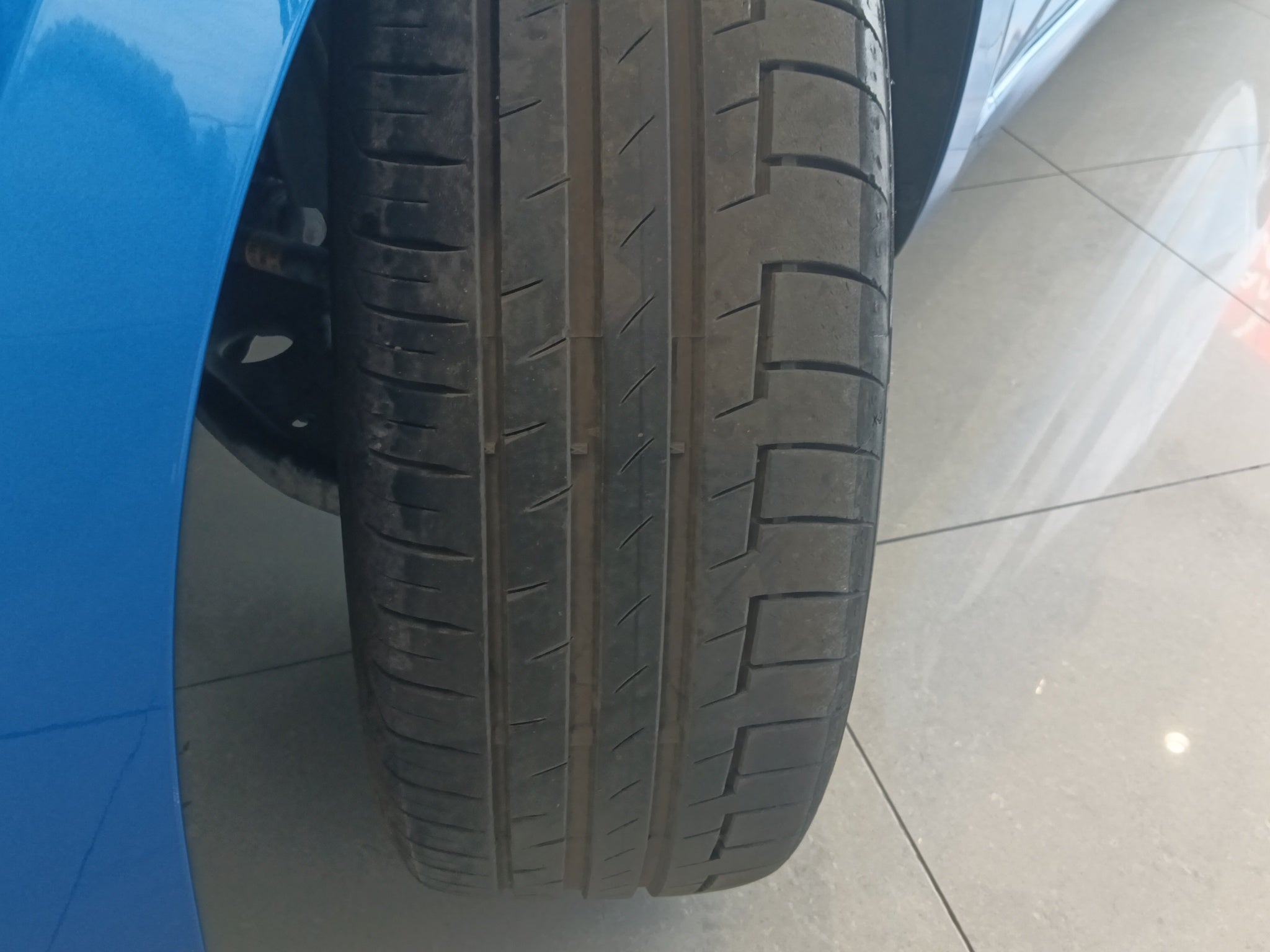 2024 Nissan Versa 4 pts. Advance, TM5, a/ac., f. niebla, RA-16