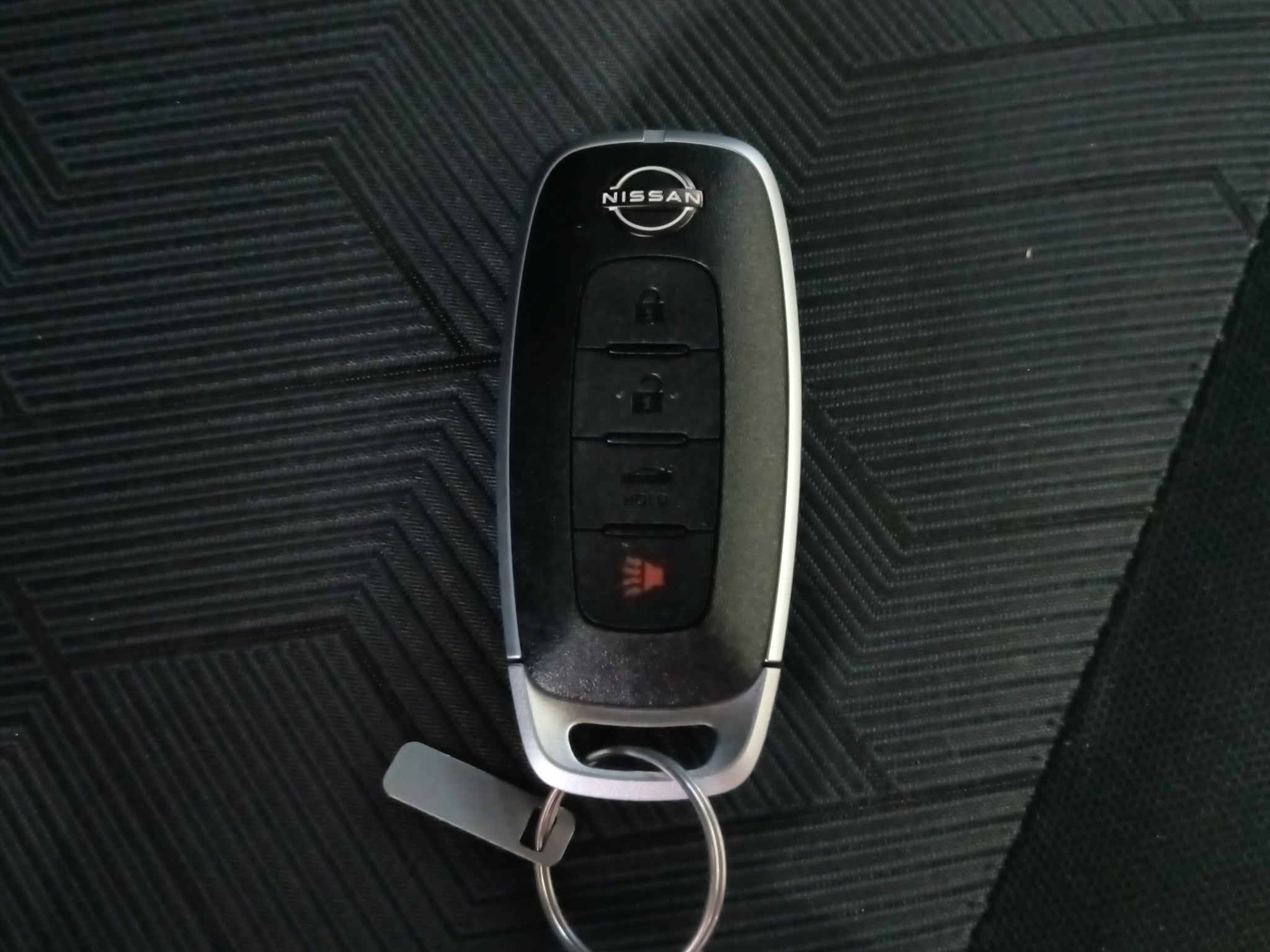 2024 Nissan Versa 4 pts. Advance, TM5, a/ac., f. niebla, RA-16