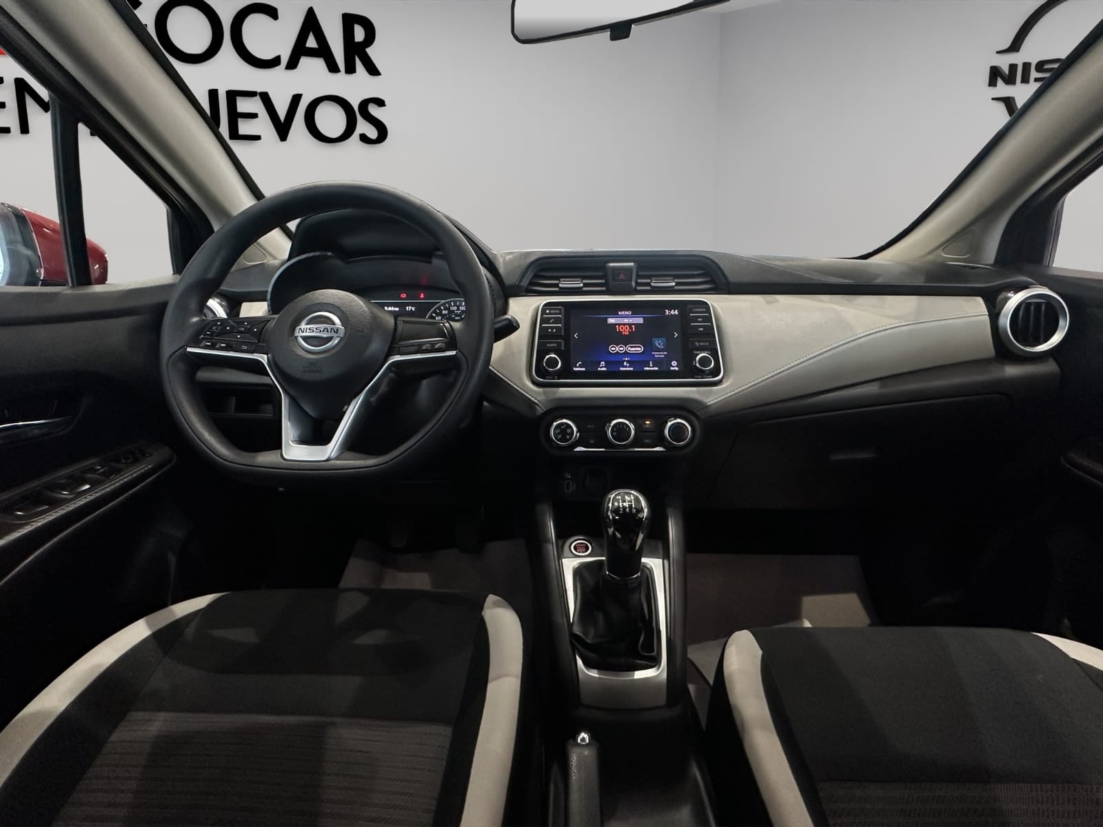 2020 Nissan Versa 4 pts. Advance, TM5, a/ac., VE, f. niebla, RA-16 (línea nueva)