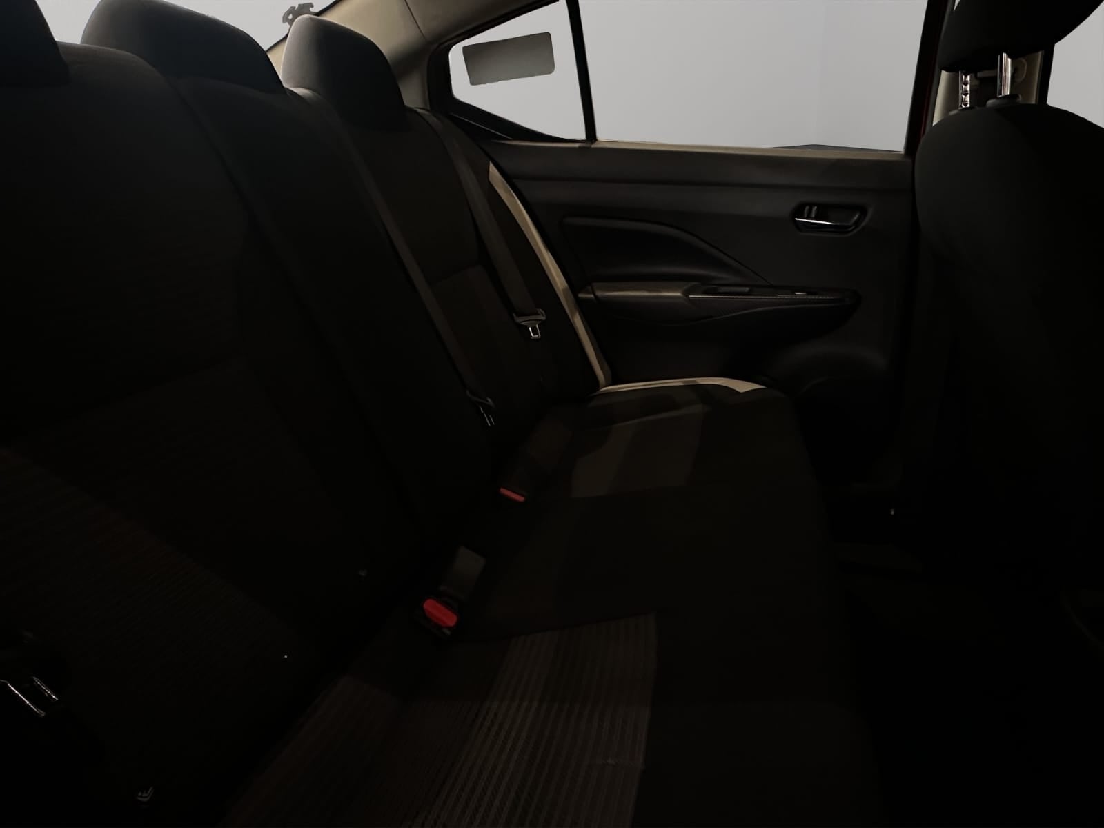 2020 Nissan Versa 4 pts. Advance, TM5, a/ac., VE, f. niebla, RA-16 (línea nueva)
