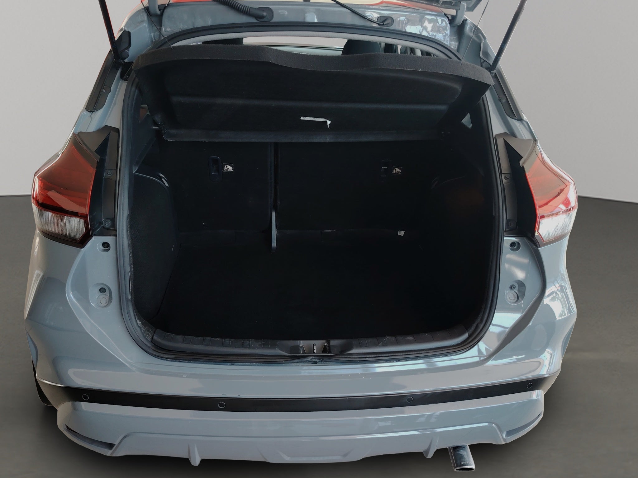 2025 Nissan Kicks VUD 5 pts. Play Advance, 1.6l, TM5, RA-17 (línea nueva)