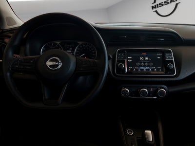 2025 Nissan Kicks VUD 5 pts. Play Advance, 1.6l, TM5, RA-17 (línea nueva)