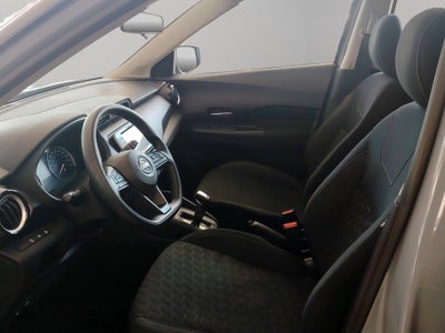 2025 Nissan Kicks VUD 5 pts. Play Advance, 1.6l, TM5, RA-17 (línea nueva)