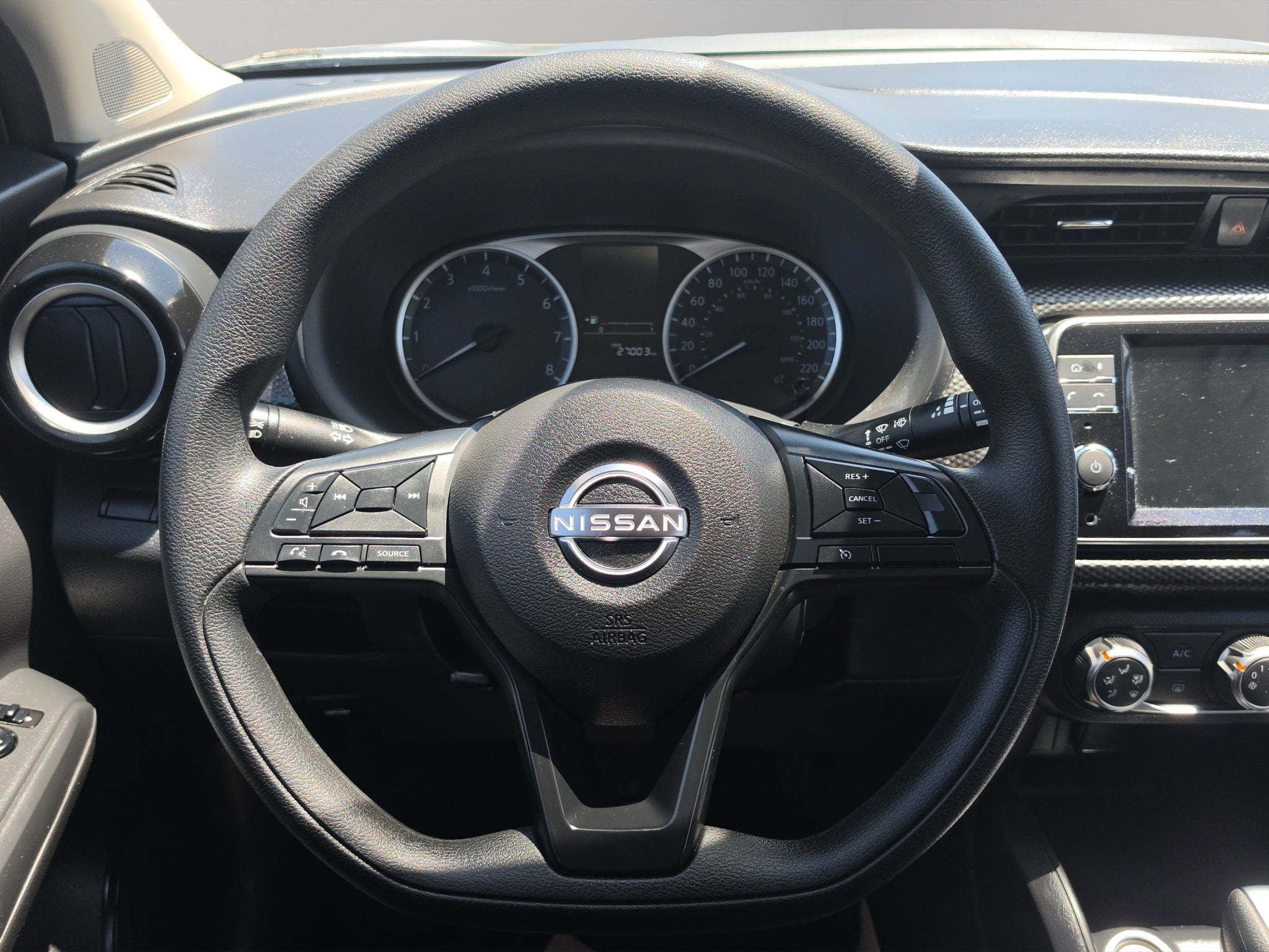 2025 Nissan Kicks VUD 5 pts. Advance, 2.0l, TA, RA-17 (línea nueva)