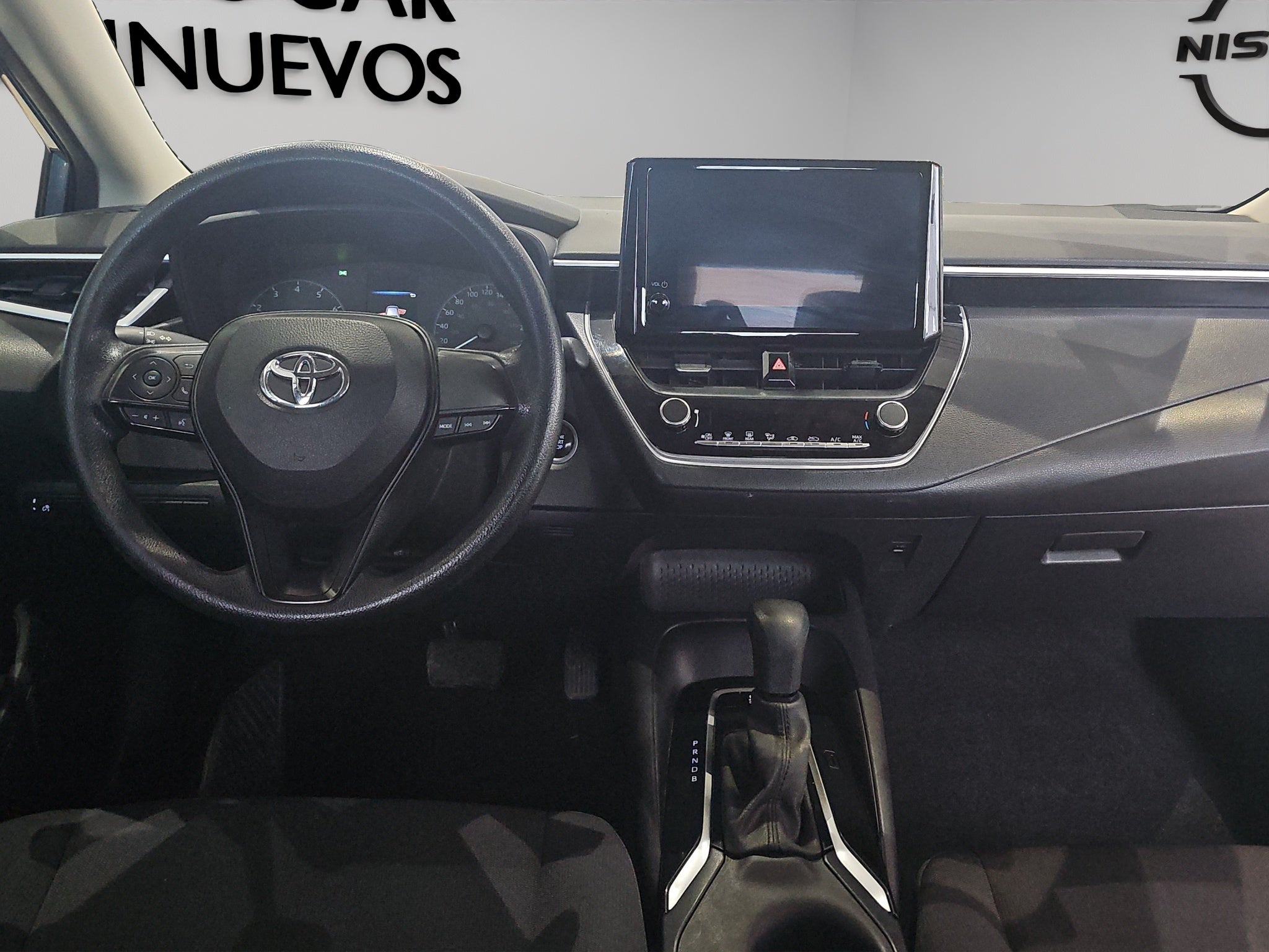 2024 Toyota Corolla 4 pts. LE, 2.0l, TA, RA-16 (línea anterior)