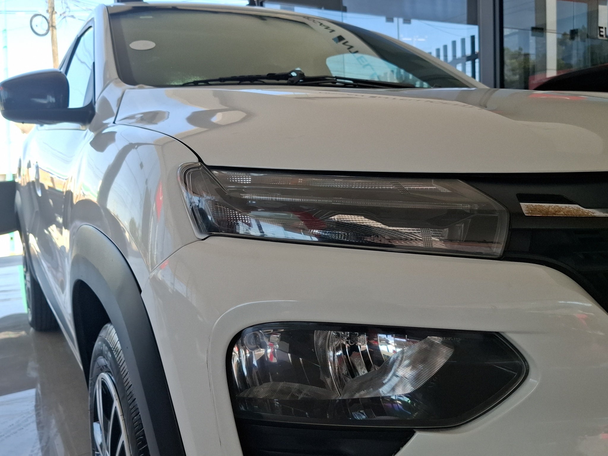 2023 Renault Kwid 5 pts. HB Iconic, TM5, a/ac., pantalla touch 8