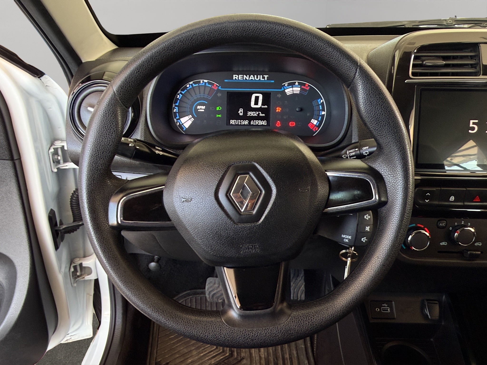 2025 Renault Kwid 5 pts. HB Iconic, TM5, a/ac., pantalla touch 8