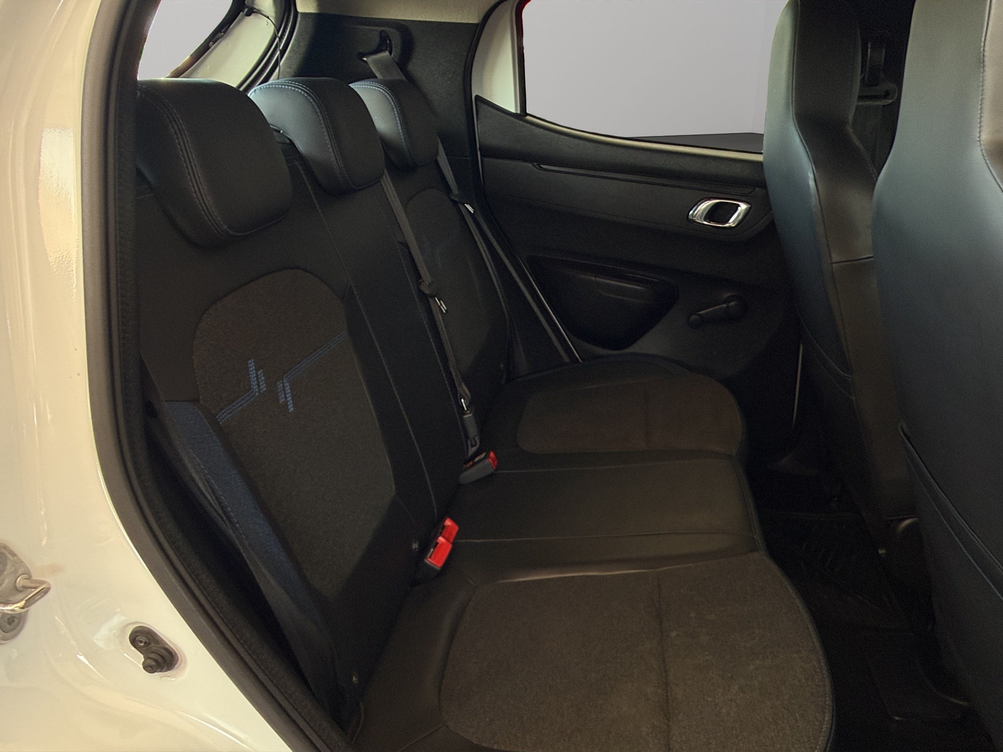 2025 Renault Kwid 5 pts. HB Iconic, TM5, a/ac., pantalla touch 8