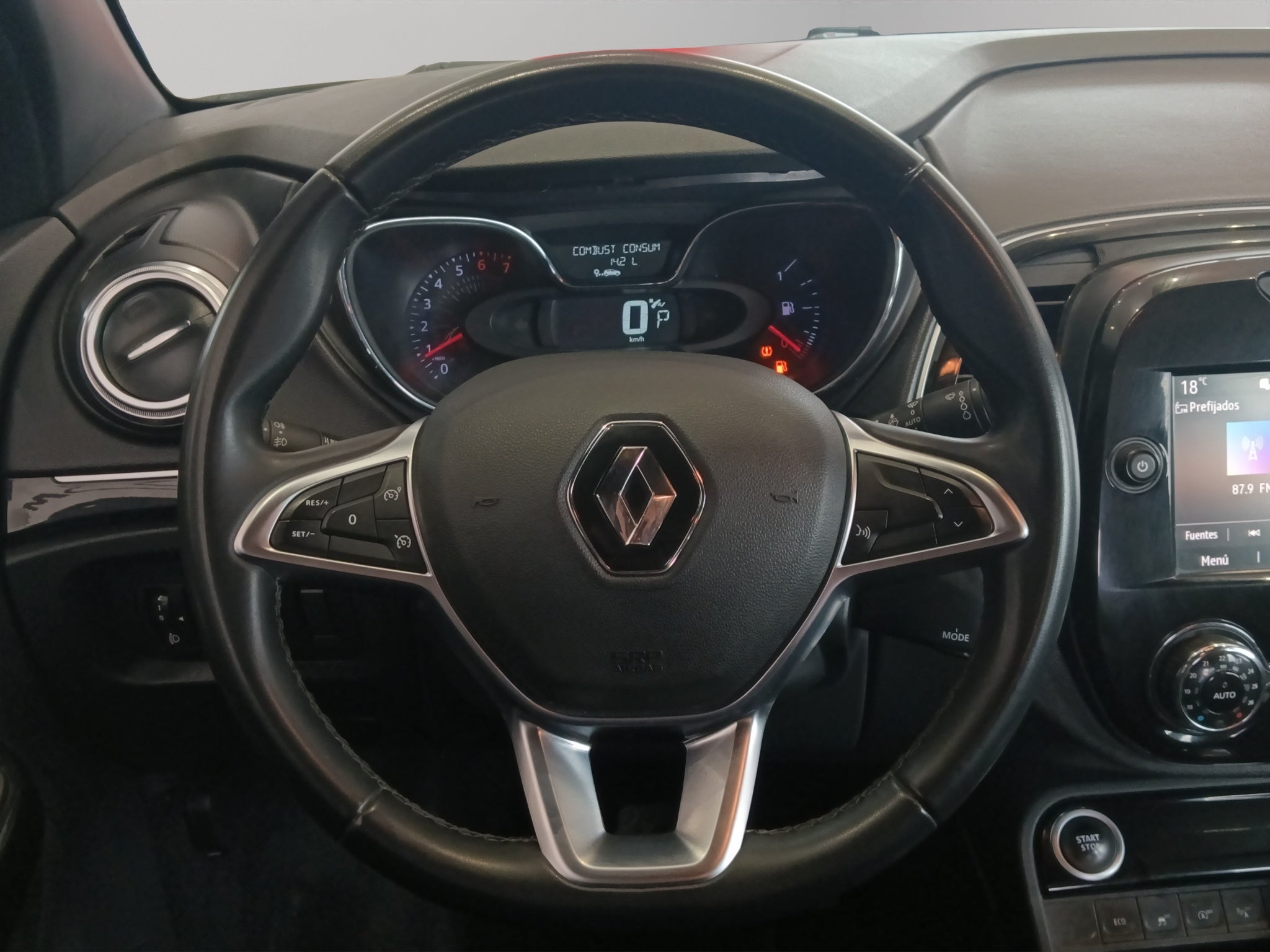 2022 Renault Captur VUD 5 pts. Iconic, TA, piel, GPS, RA-18