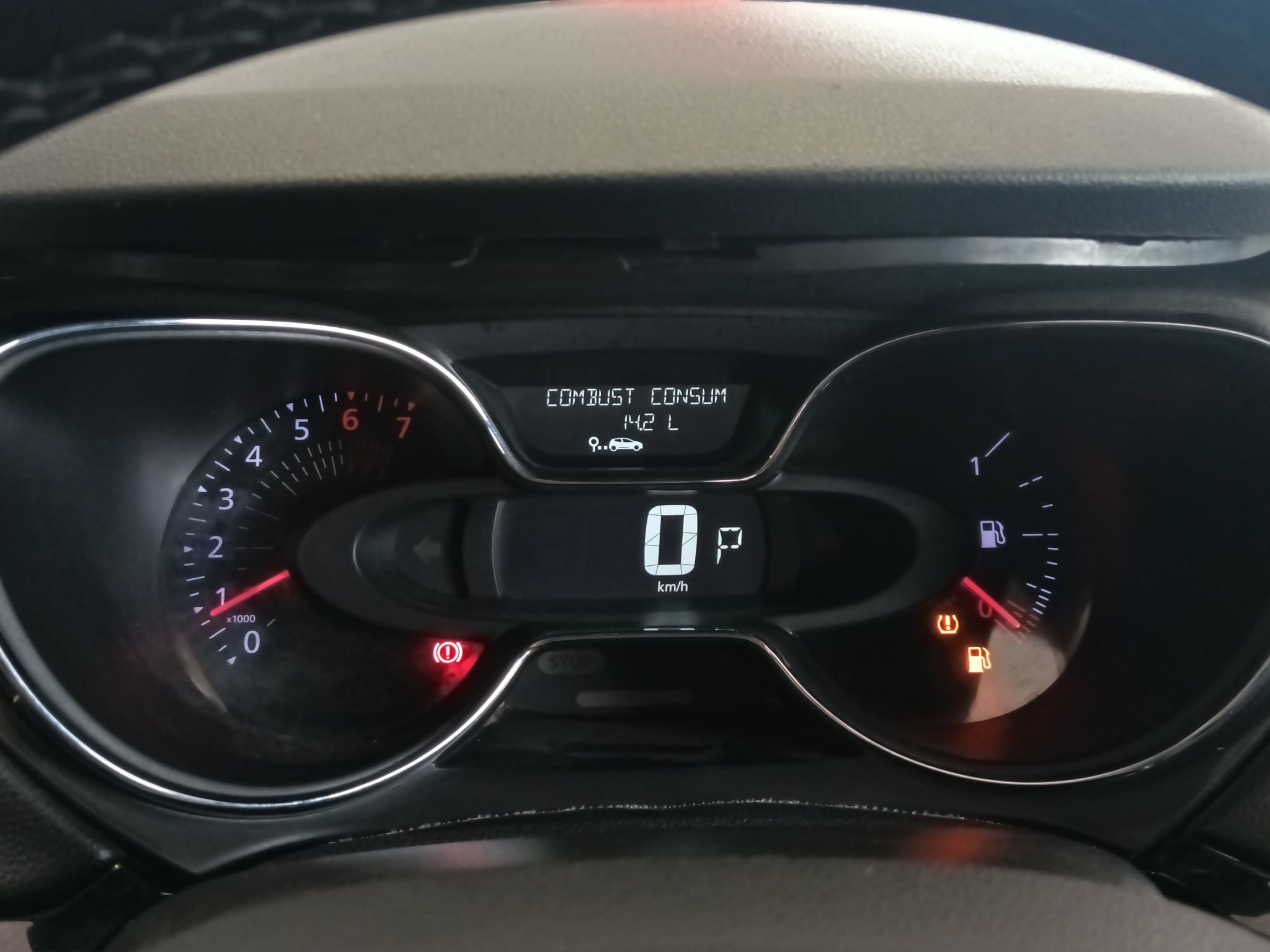 2022 Renault Captur VUD 5 pts. Iconic, TA, piel, GPS, RA-18