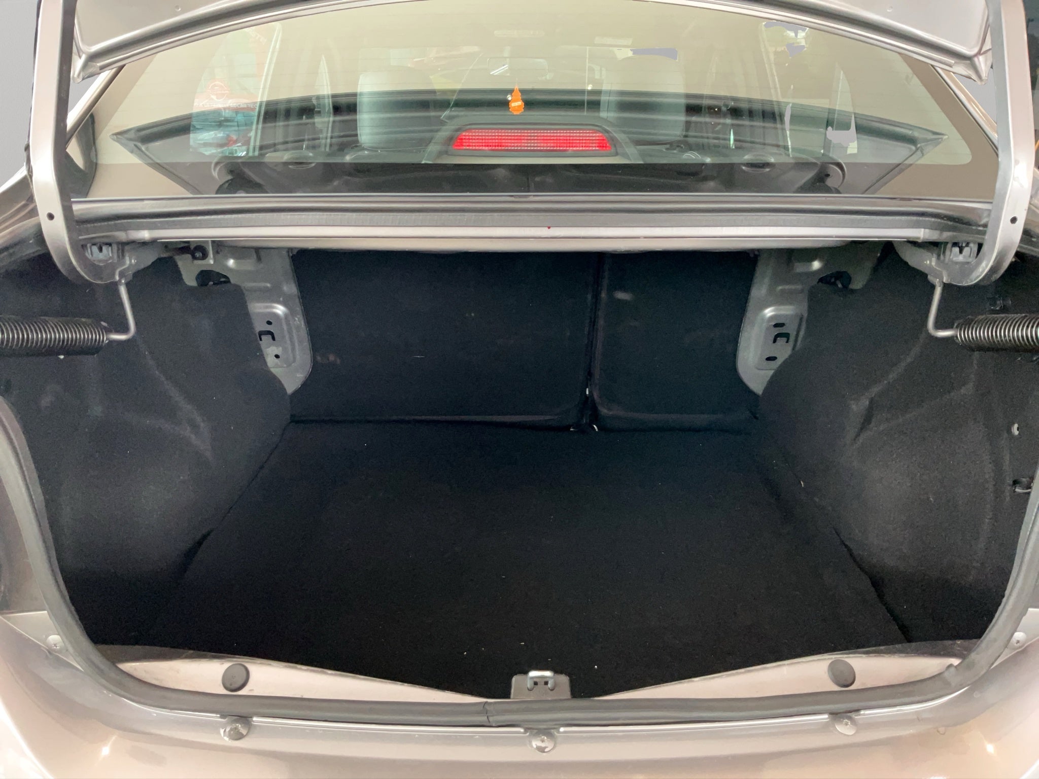 2023 Renault Logan 4 pts. Intens, 1.6l, TM5, RA-16 (línea nueva)
