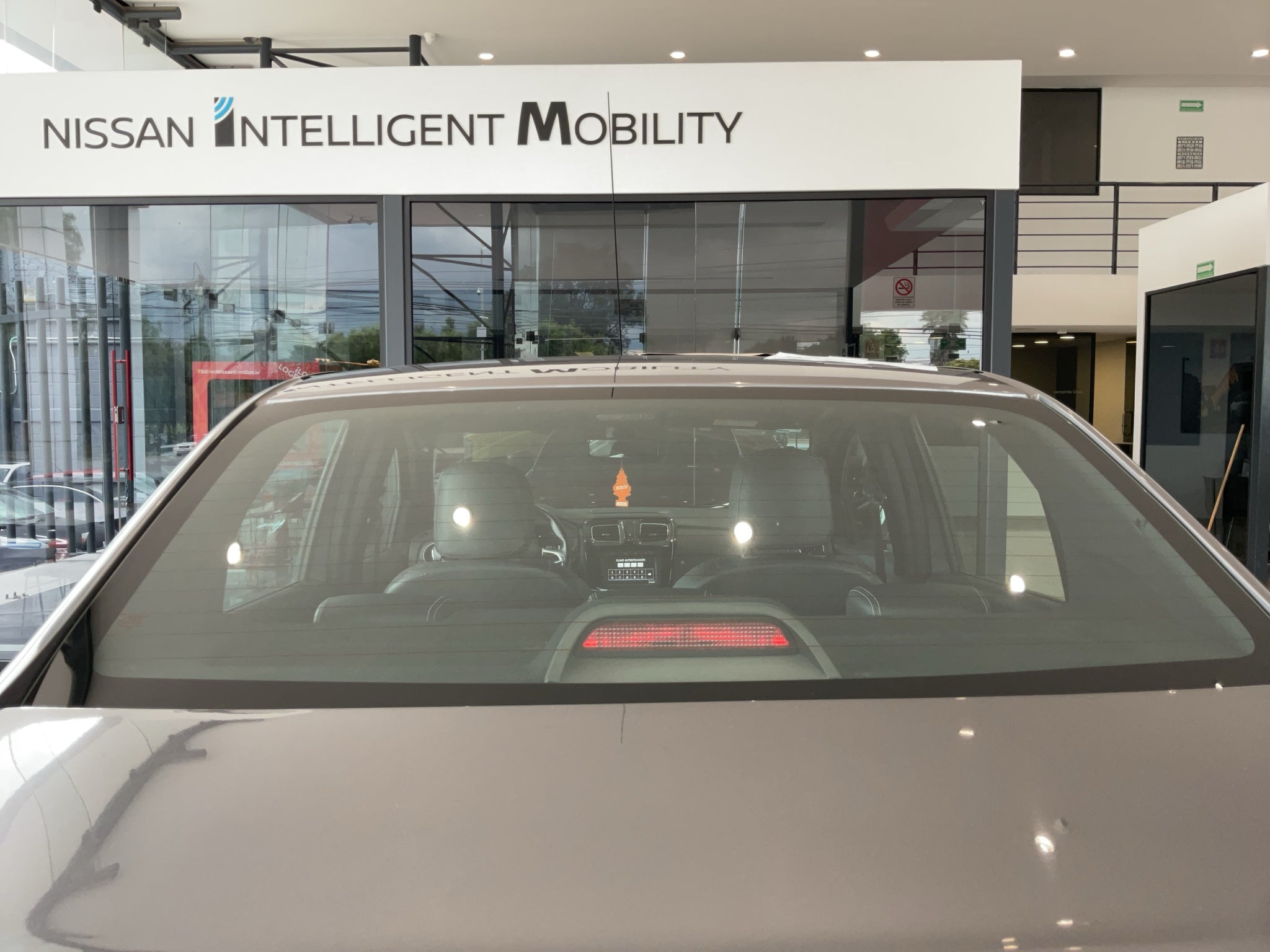 2023 Renault Logan 4 pts. Intens, 1.6l, TM5, RA-16 (línea nueva)