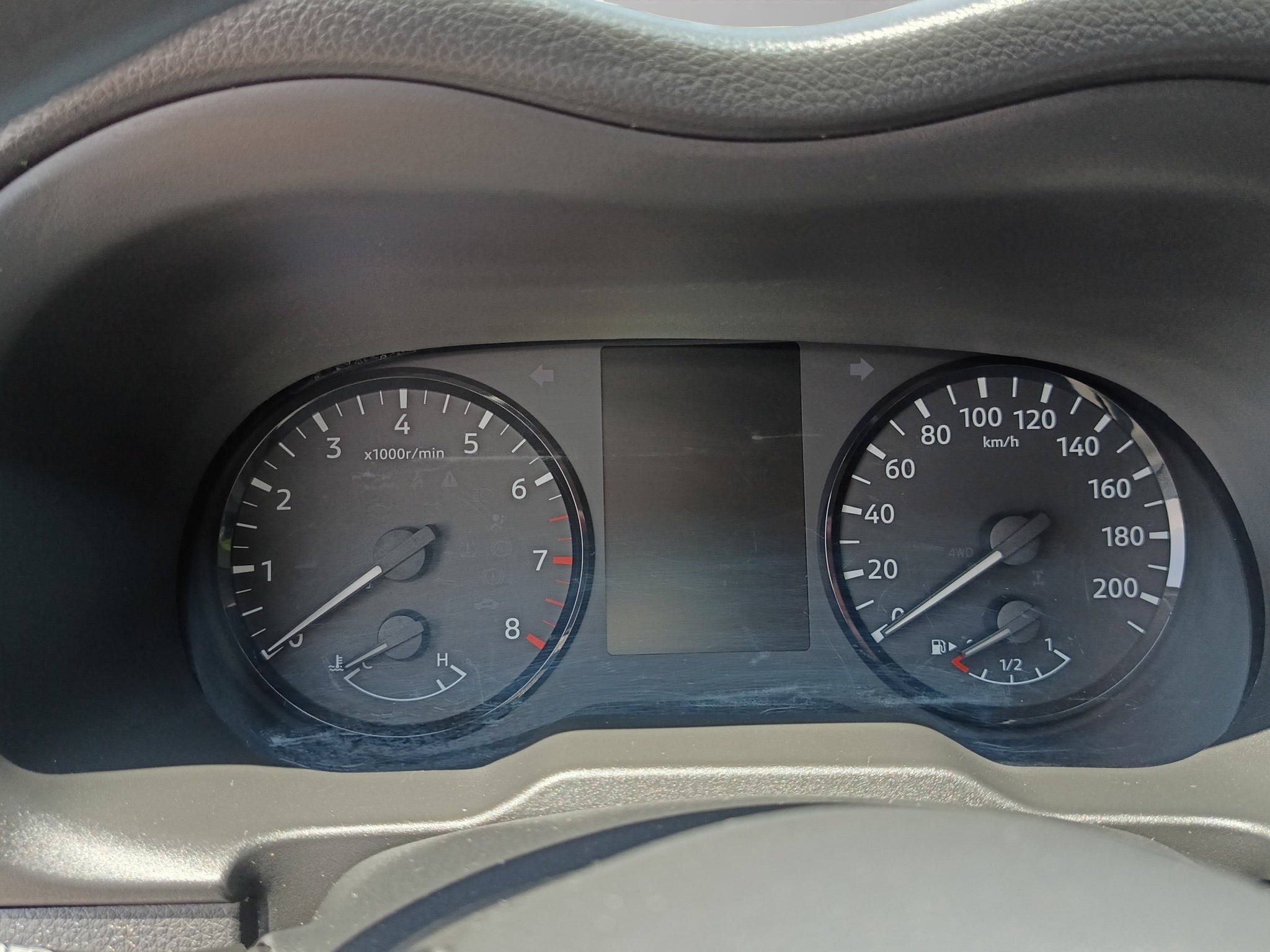 2025 Nissan Urvan Pasajeros 4 pts. Amplia, TM5, a/ac., desem. tras., 14 pas.