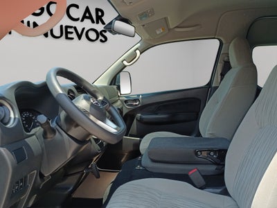 2025 Nissan Urvan Pasajeros 4 pts. Amplia, TM5, a/ac., desem. tras., 14 pas.