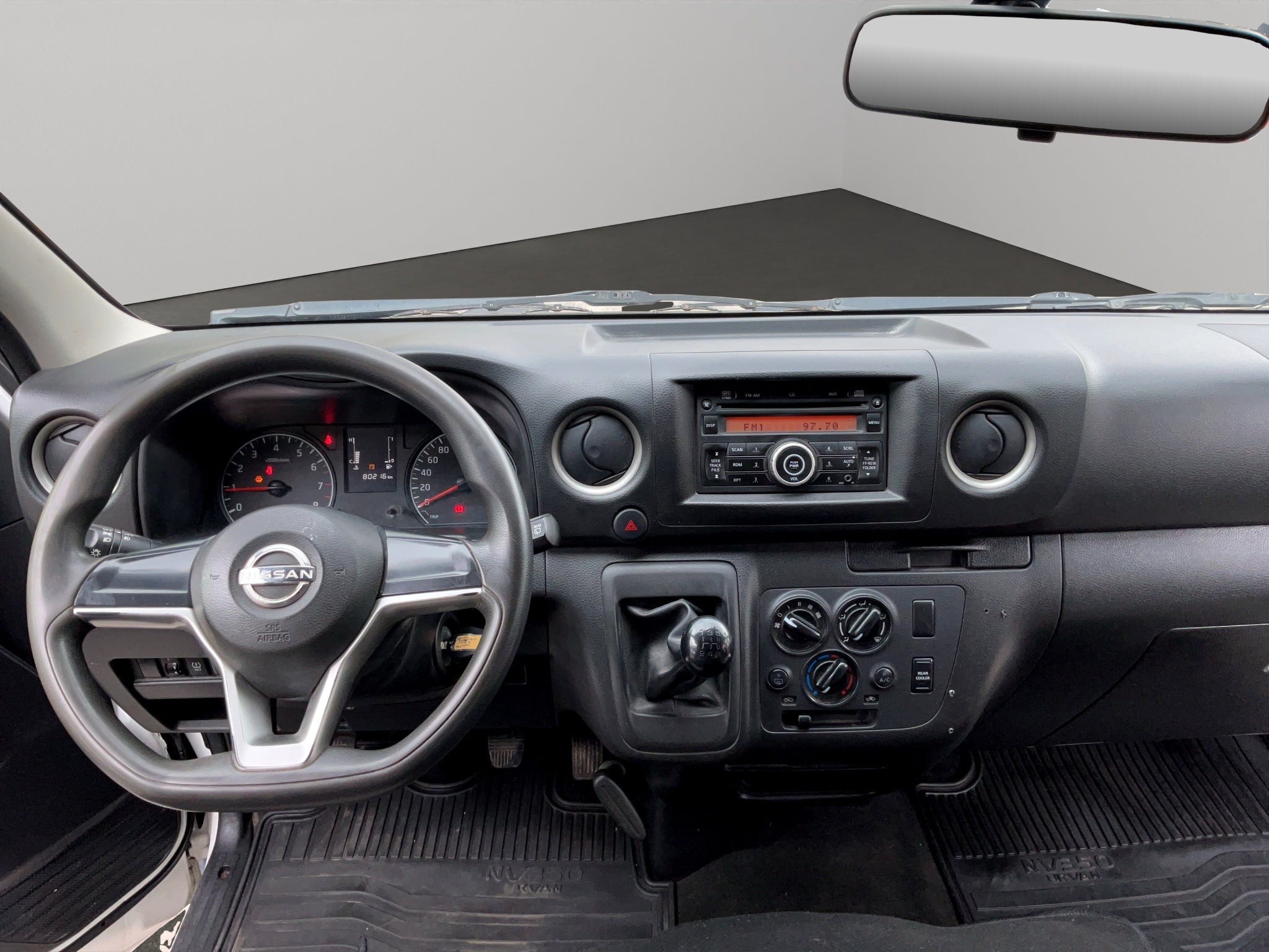 2023 Nissan Urvan Pasajeros 4 pts. Amplia, TM5, a/ac., desem. tras., 14 pas.