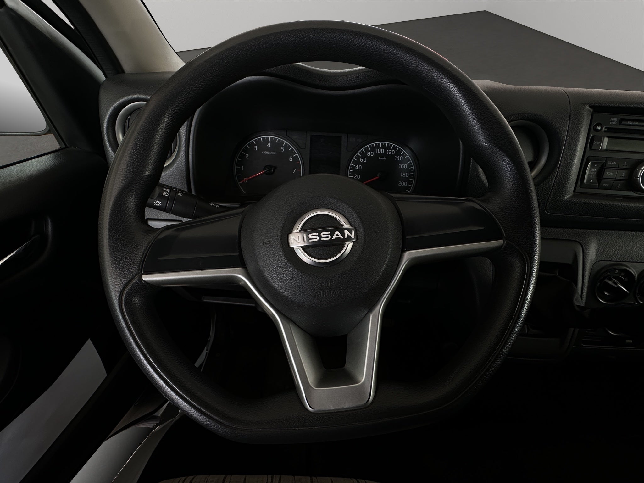2023 Nissan Urvan Pasajeros 4 pts. Amplia, TM5, a/ac., desem. tras., 14 pas.