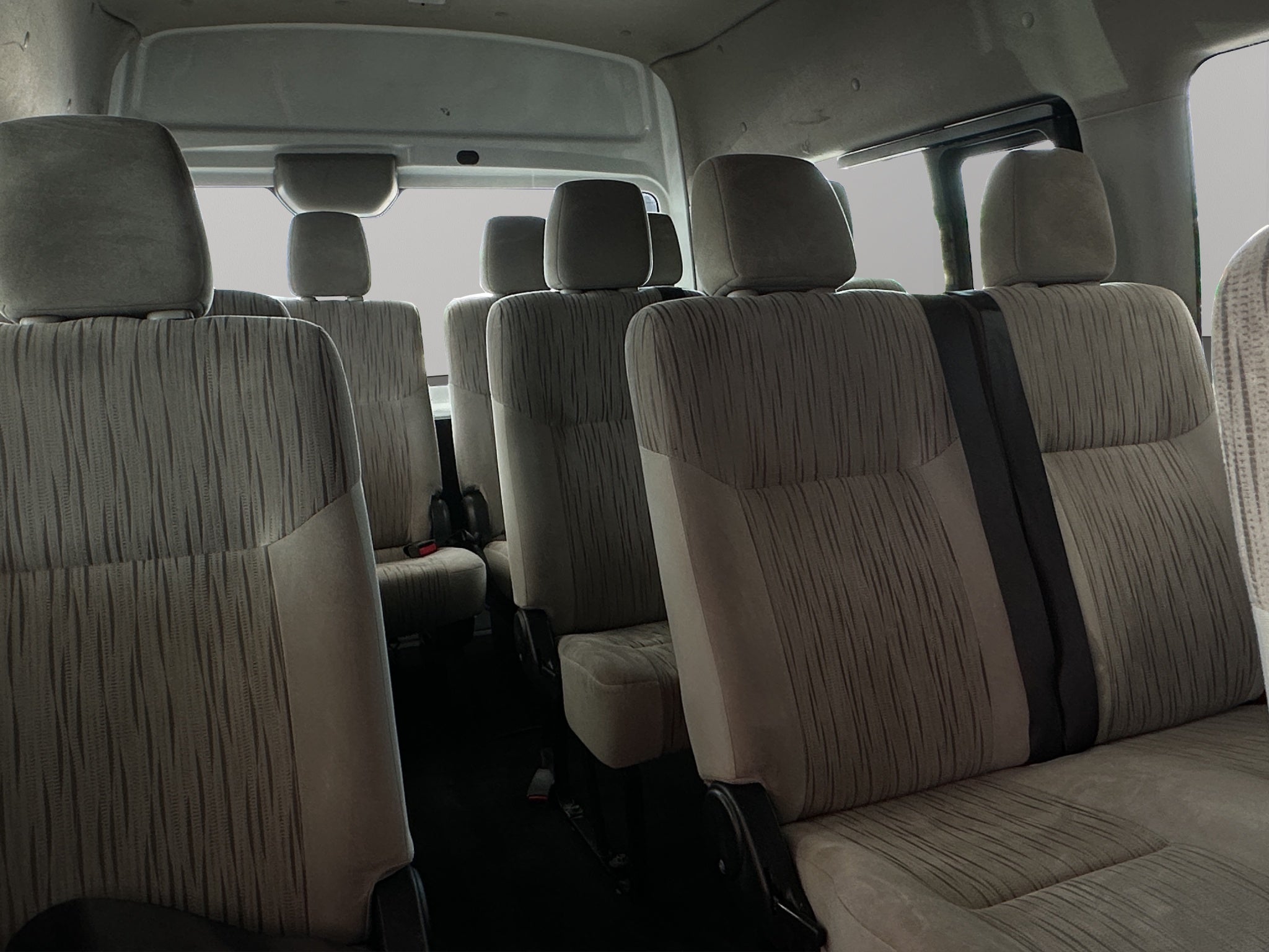 2023 Nissan Urvan Pasajeros 4 pts. Amplia, TM5, a/ac., desem. tras., 14 pas.