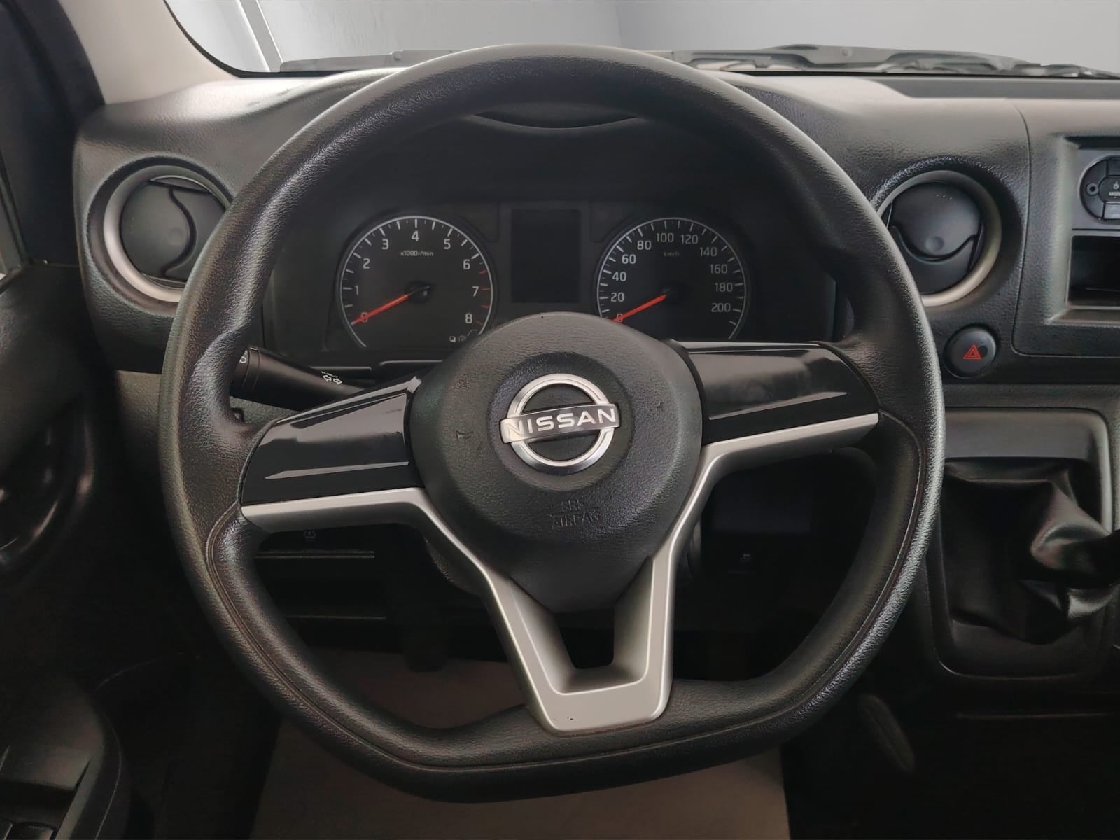 2024 Nissan Comerciales Urvan Panel 4 pts. Amplia, TM5, a/ac.