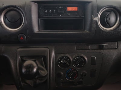 2024 Nissan Comerciales Urvan Panel 4 pts. Amplia, TM5, a/ac.
