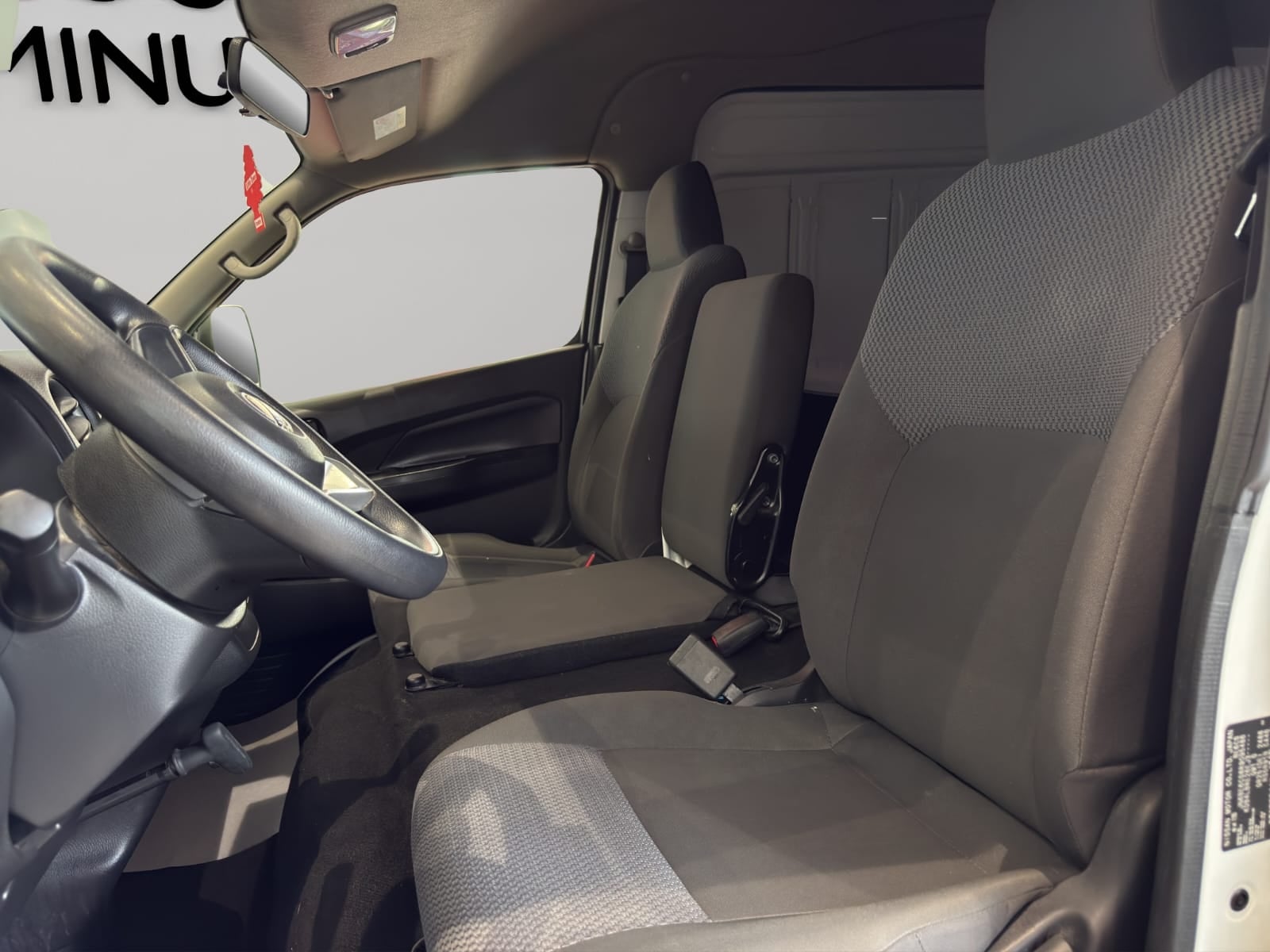 2024 Nissan Comerciales Urvan Panel 4 pts. Amplia, TM5, a/ac.