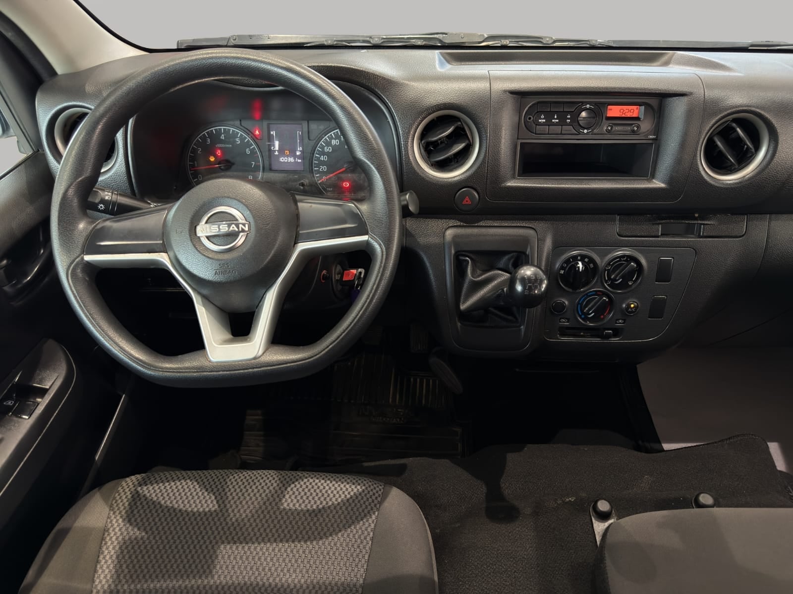 2024 Nissan Comerciales Urvan Panel 4 pts. Amplia, TM5, a/ac.