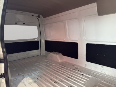 2024 Nissan Comerciales Urvan Panel 4 pts. Amplia, TM5, a/ac.