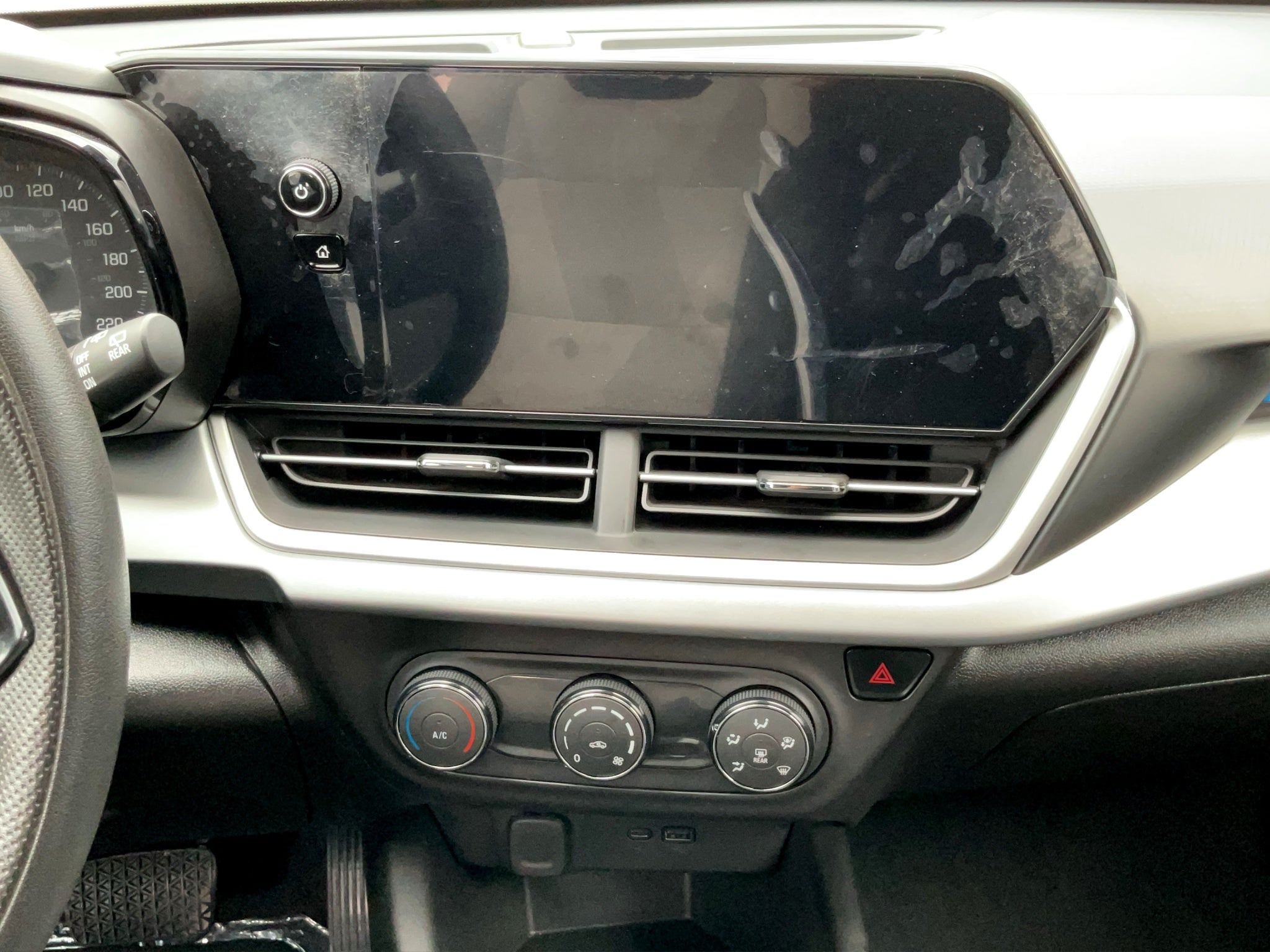 2024 Chevrolet Trax VUD 5 pts. LS, 1.2T, TA, a/ac., RA-17 (línea nueva)
