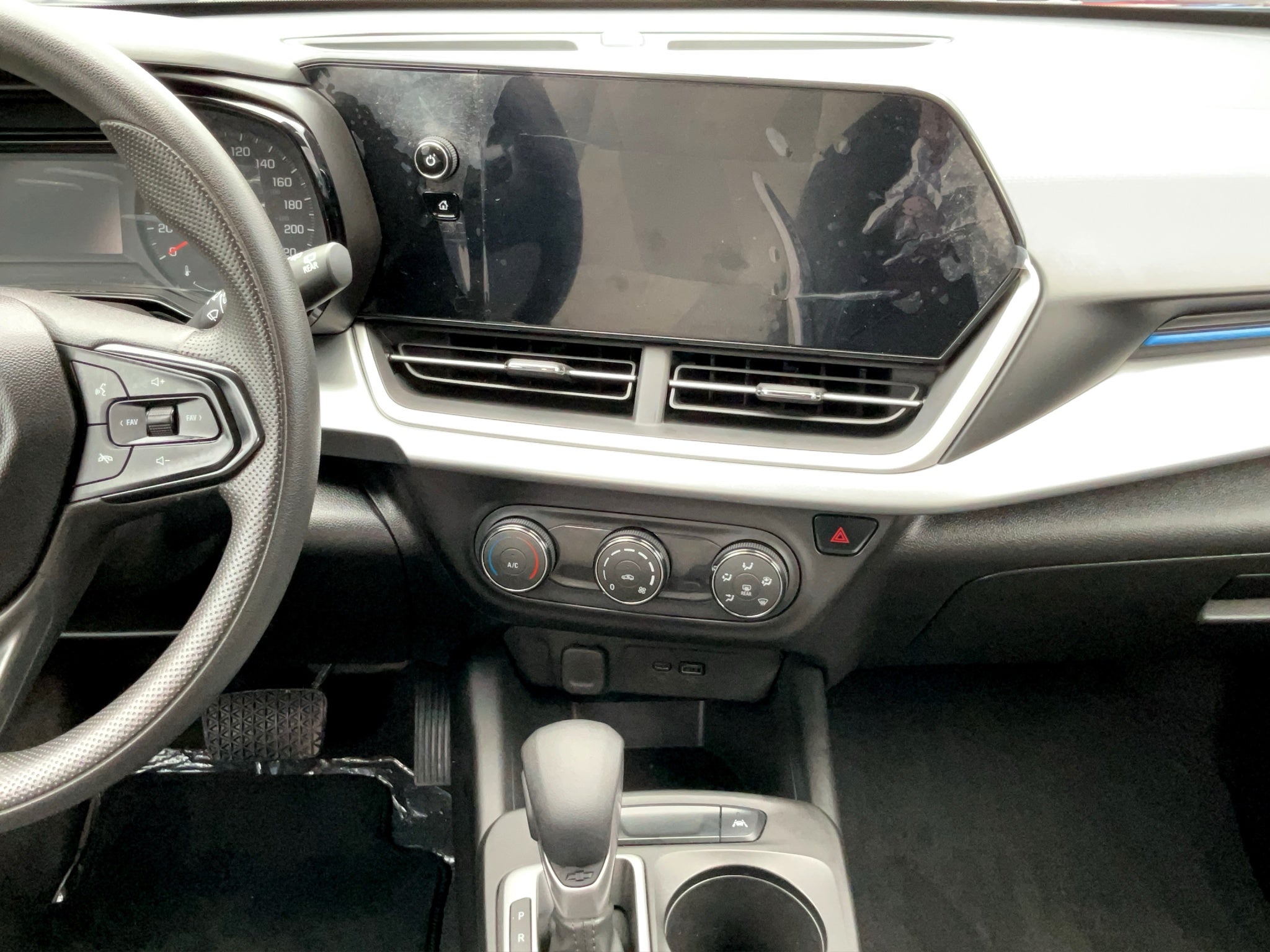2024 Chevrolet Trax VUD 5 pts. LS, 1.2T, TA, a/ac., RA-17 (línea nueva)