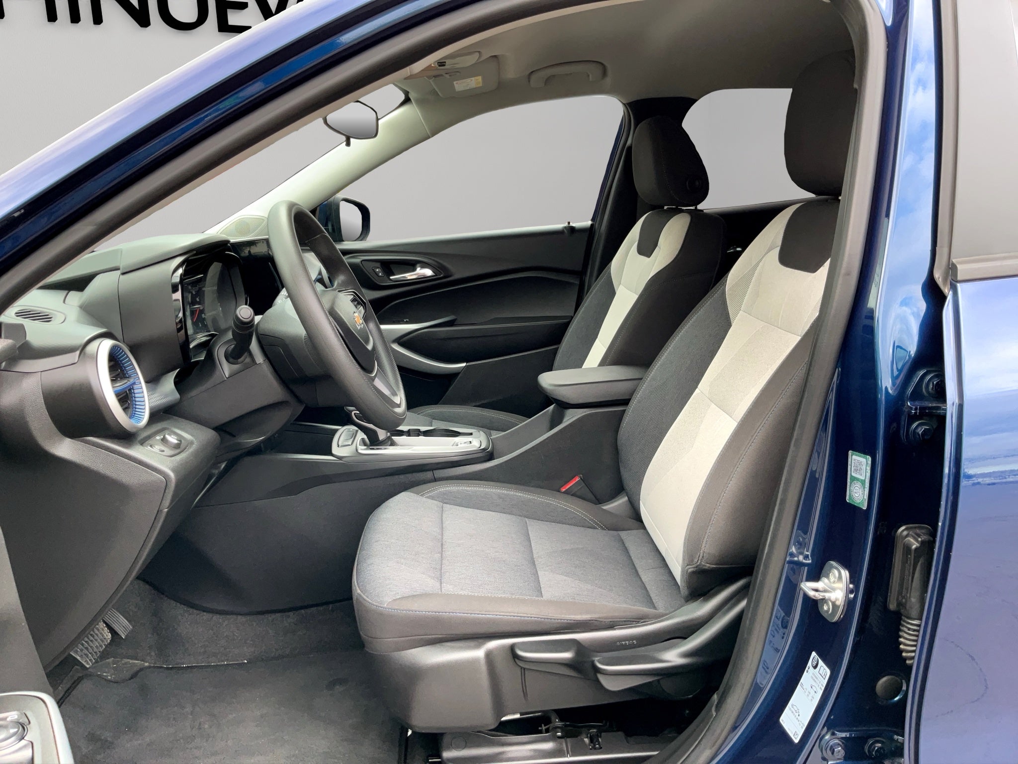 2024 Chevrolet Trax VUD 5 pts. LS, 1.2T, TA, a/ac., RA-17 (línea nueva)