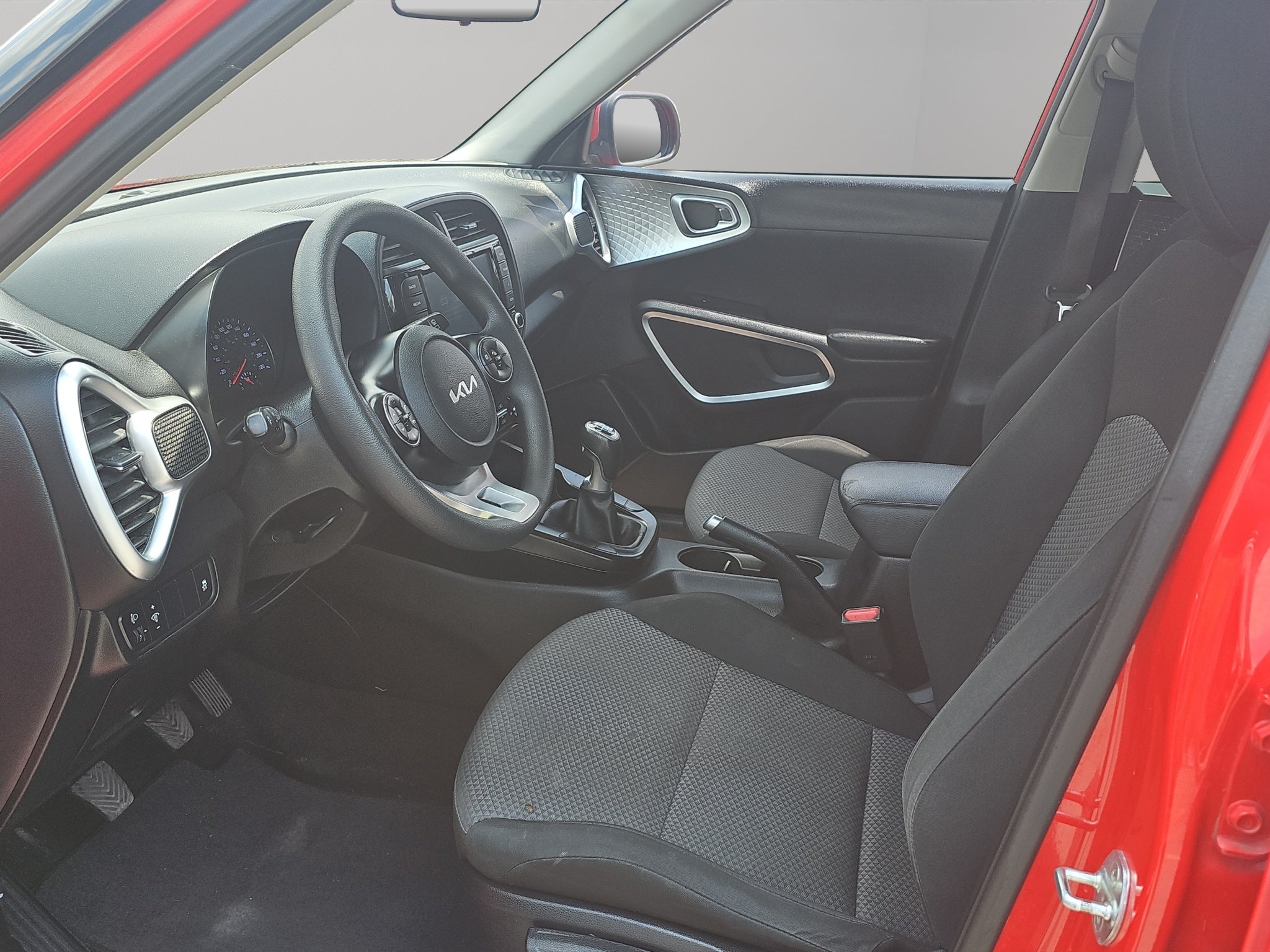 2022 Kia Soul VUD 5 pts. LX, 1.6l, TM6, a/ac., RA-16 (línea anterior)