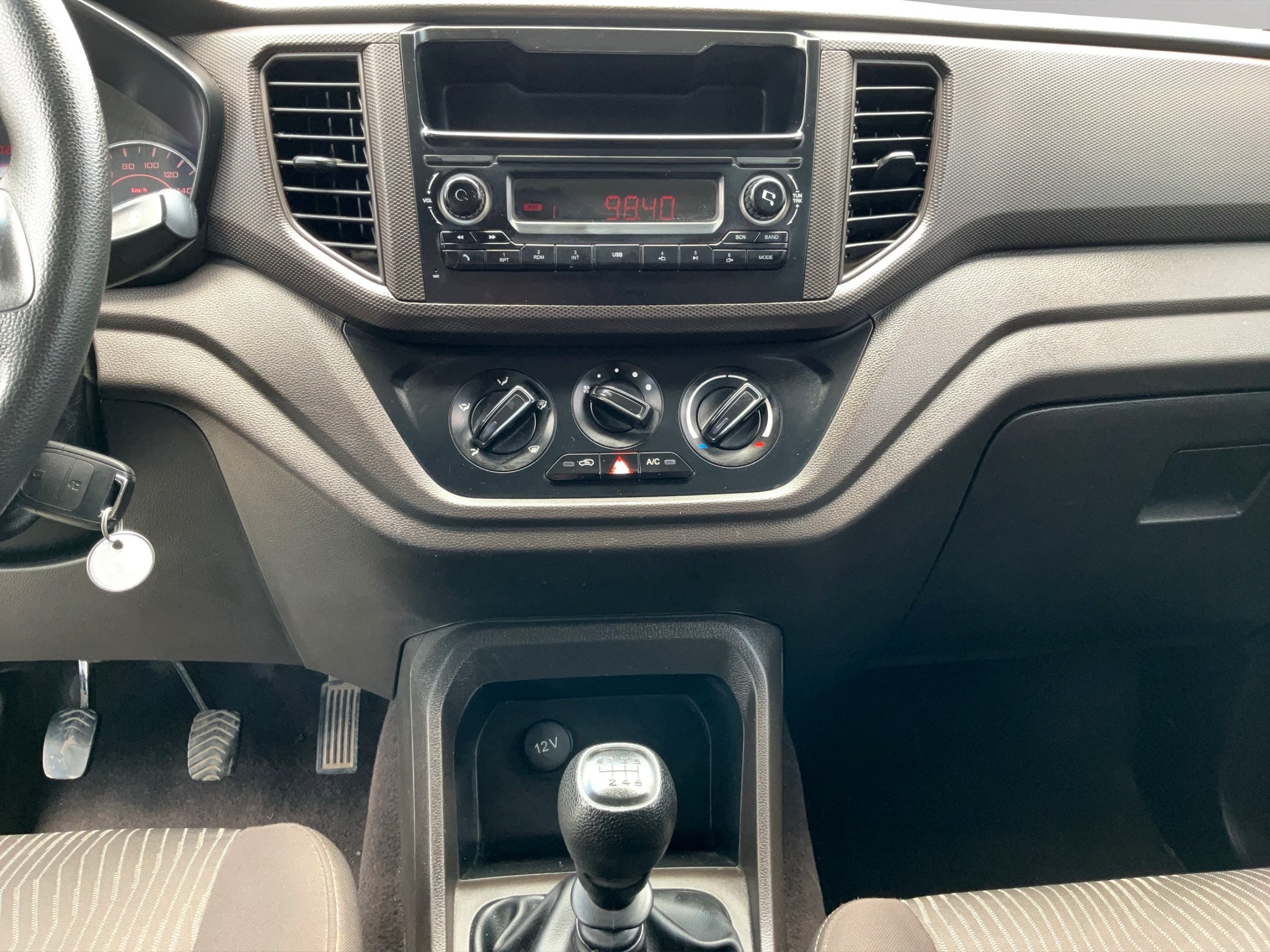 2024 Chevrolet Comerciales Tornado Van Furgoneta 4 pts. LS, 1.5l, TM5, a/ac., RA-14