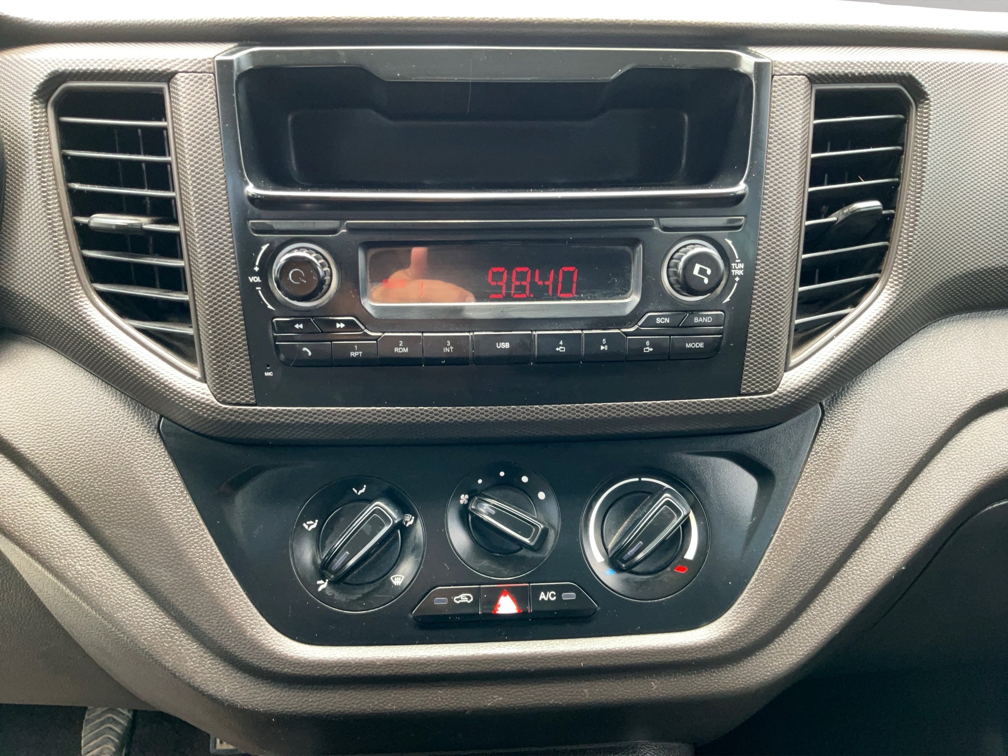 2024 Chevrolet Comerciales Tornado Van Furgoneta 4 pts. LS, 1.5l, TM5, a/ac., RA-14