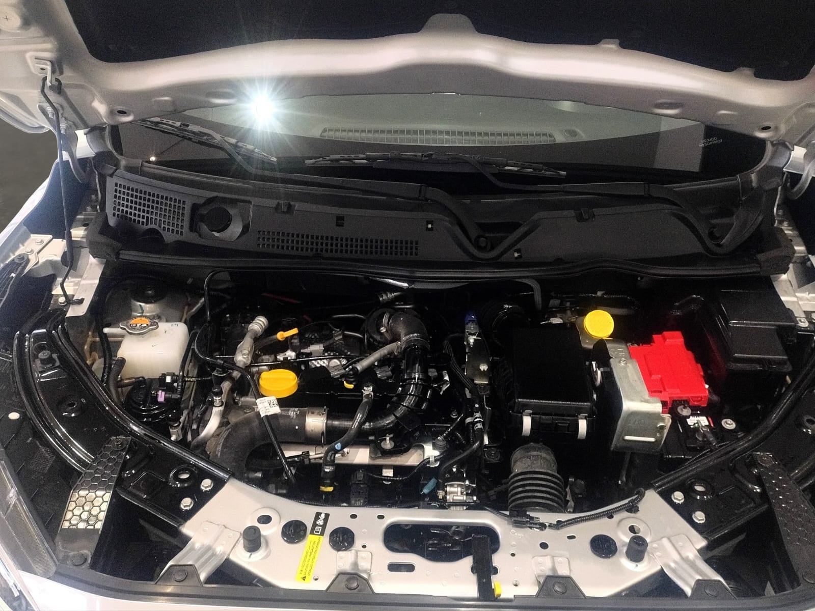 2025 Nissan Magnite VUD 5 pts. Exclusive, 1.0T, TM5, piel, RA-16
