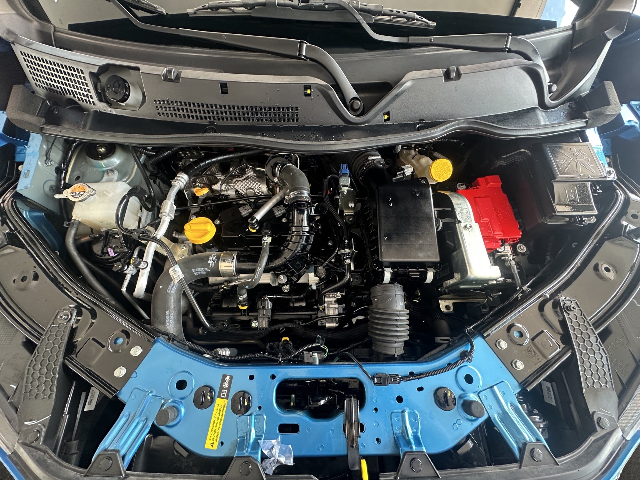 2025 Nissan Magnite VUD 5 pts. Exclusive, 1.0T, TM5, piel, RA-16
