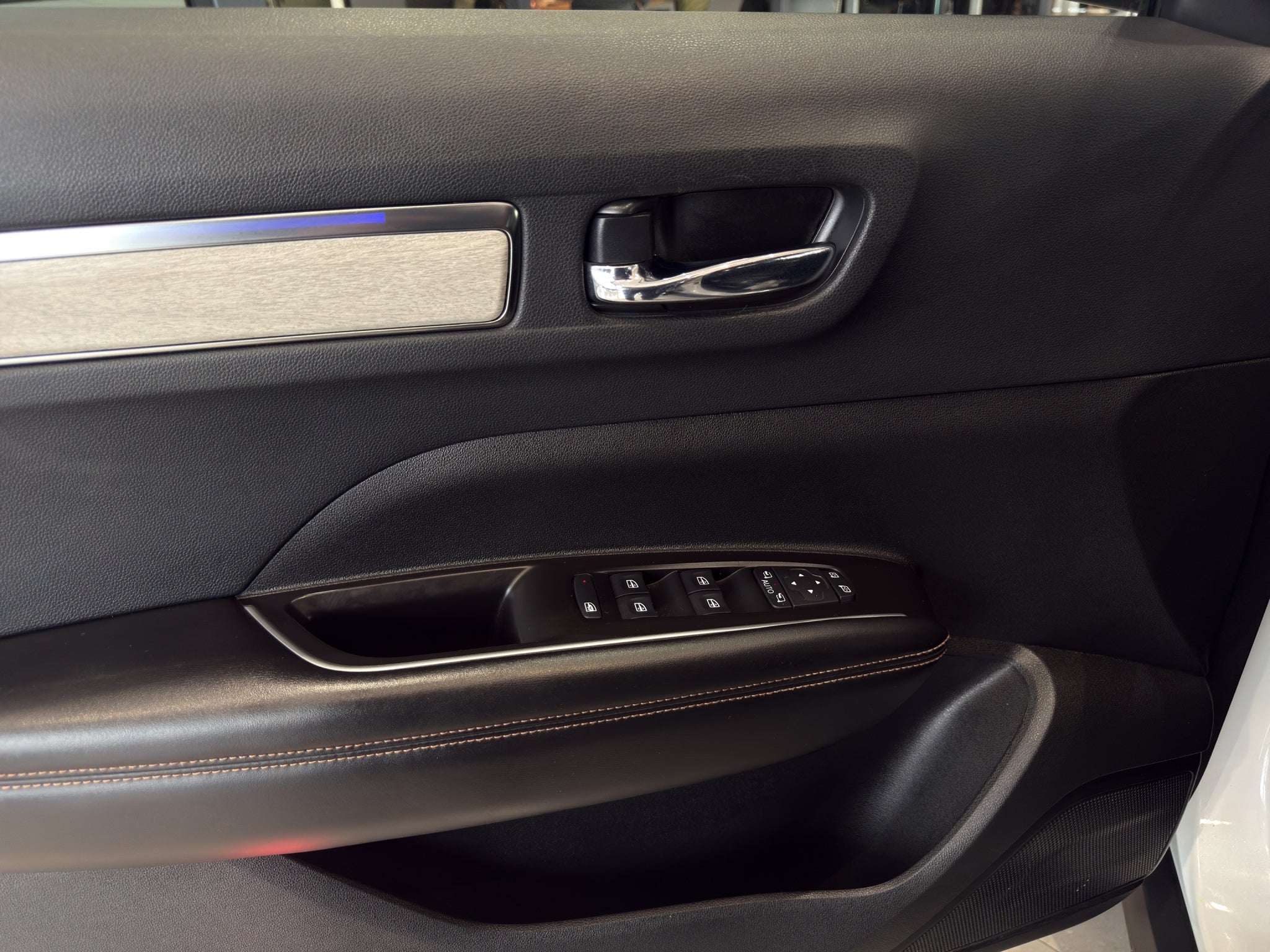 2024 Renault Koleos VUD 5 pts. Iconic, TA, climatronic, piel, QCP, GPS, RA-19