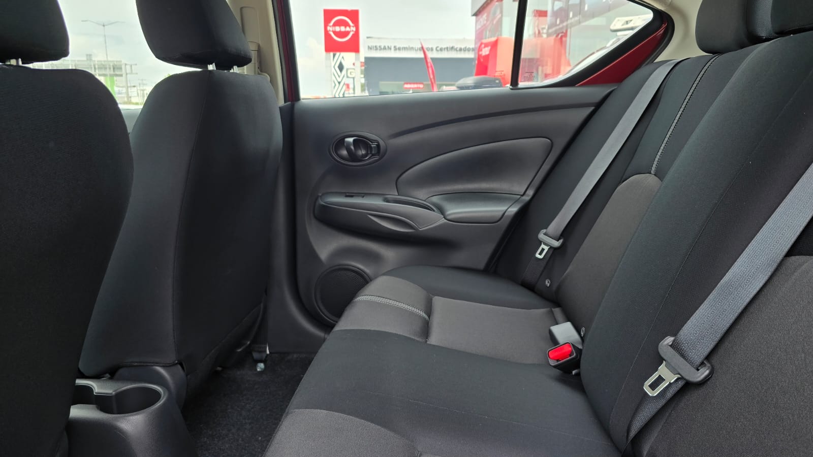 2025 Nissan V-DRIVE 4 PUERTAS TM AC AUDIO