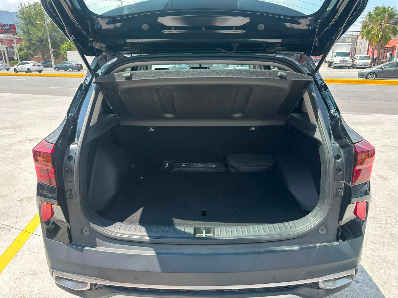 2023 Kia SELTOS 5 PTS SX 16L TA AAC AUT PIEL QC RA-17