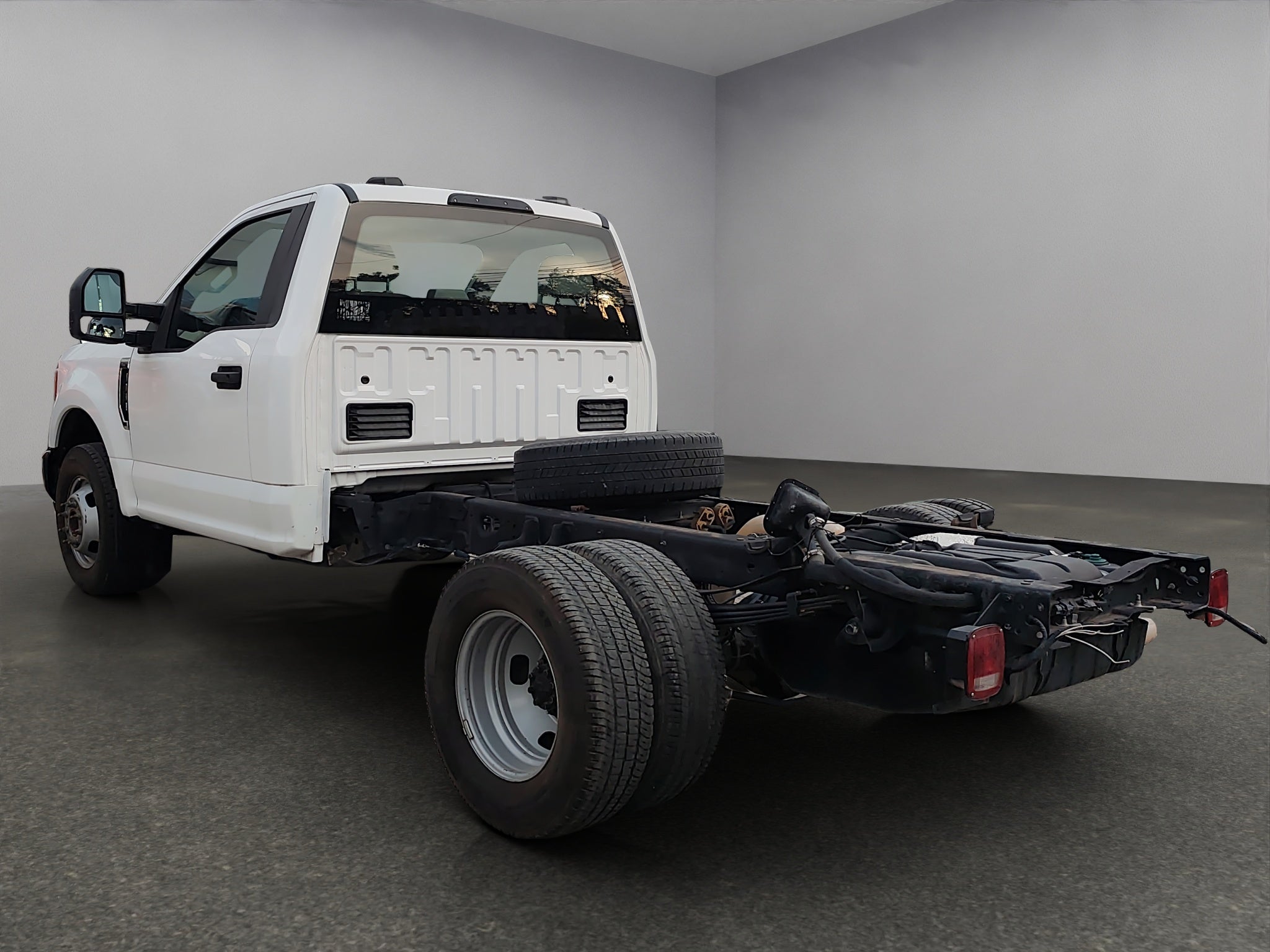 2022 Ford F-350 2 PTS F-350 XL CHASIS CABINA 62L V8 TA AAC