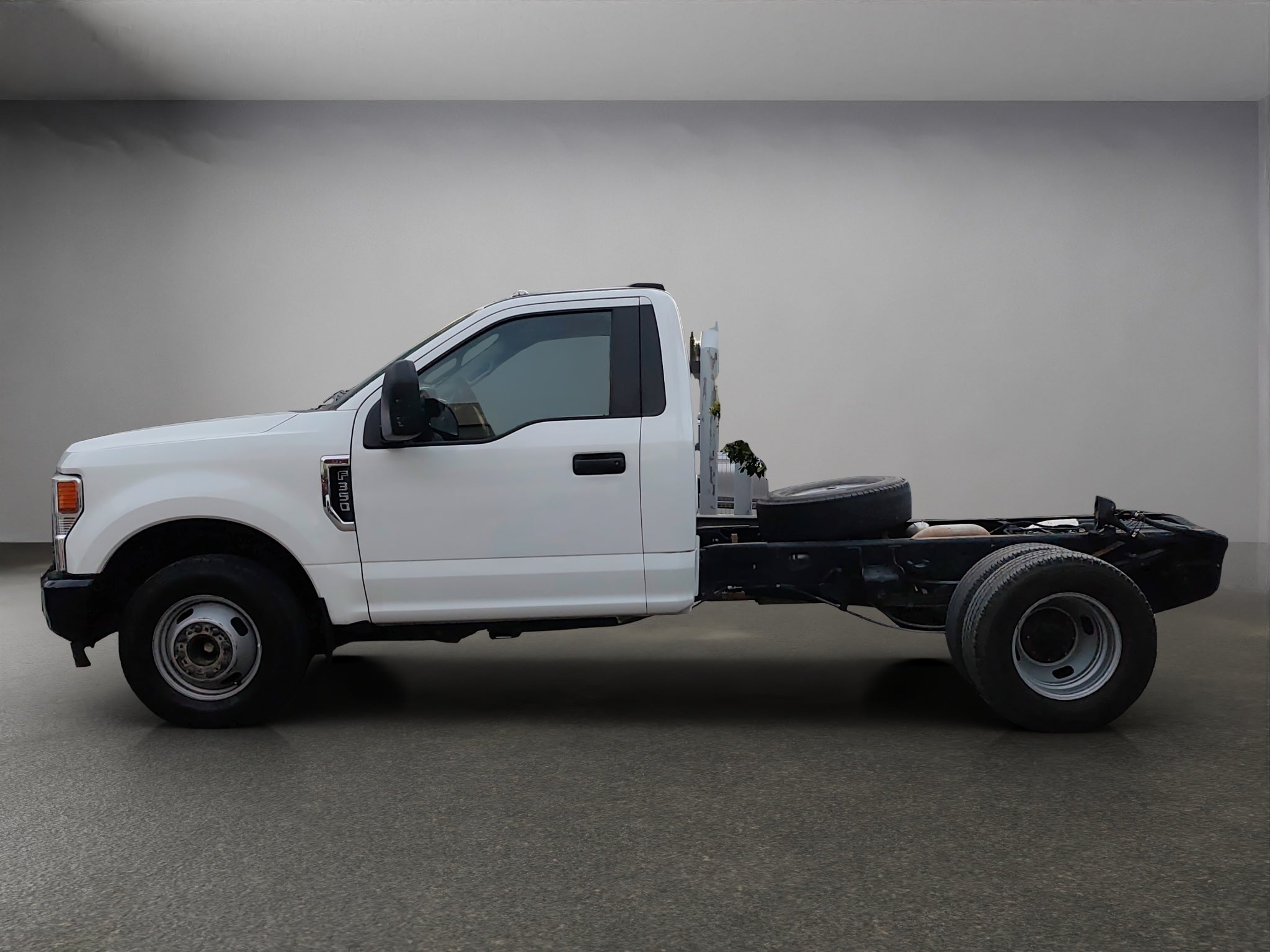 2022 Ford F-350 2 PTS F-350 XL CHASIS CABINA 62L V8 TA AAC