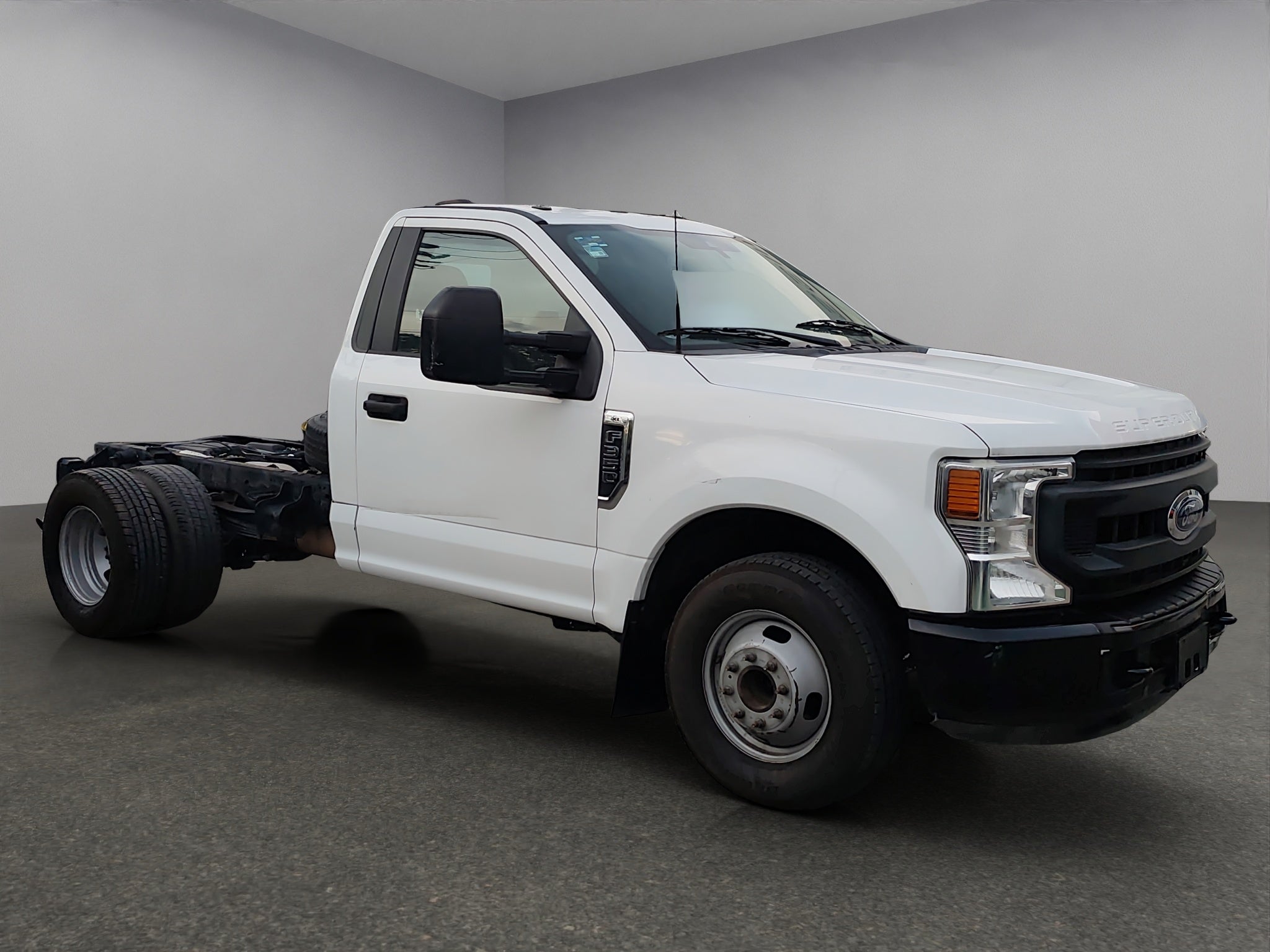 2022 Ford F-350 2 PTS F-350 XL CHASIS CABINA 62L V8 TA AAC